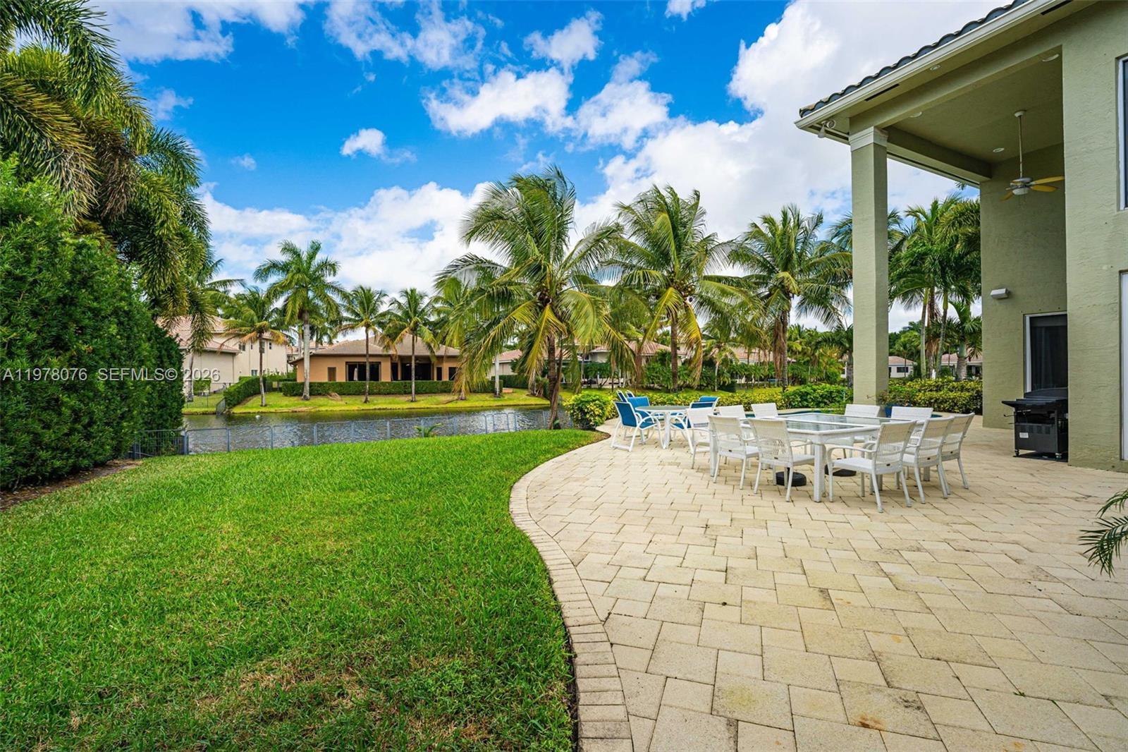 10221 Blue Palm St Plantation, FL 33324