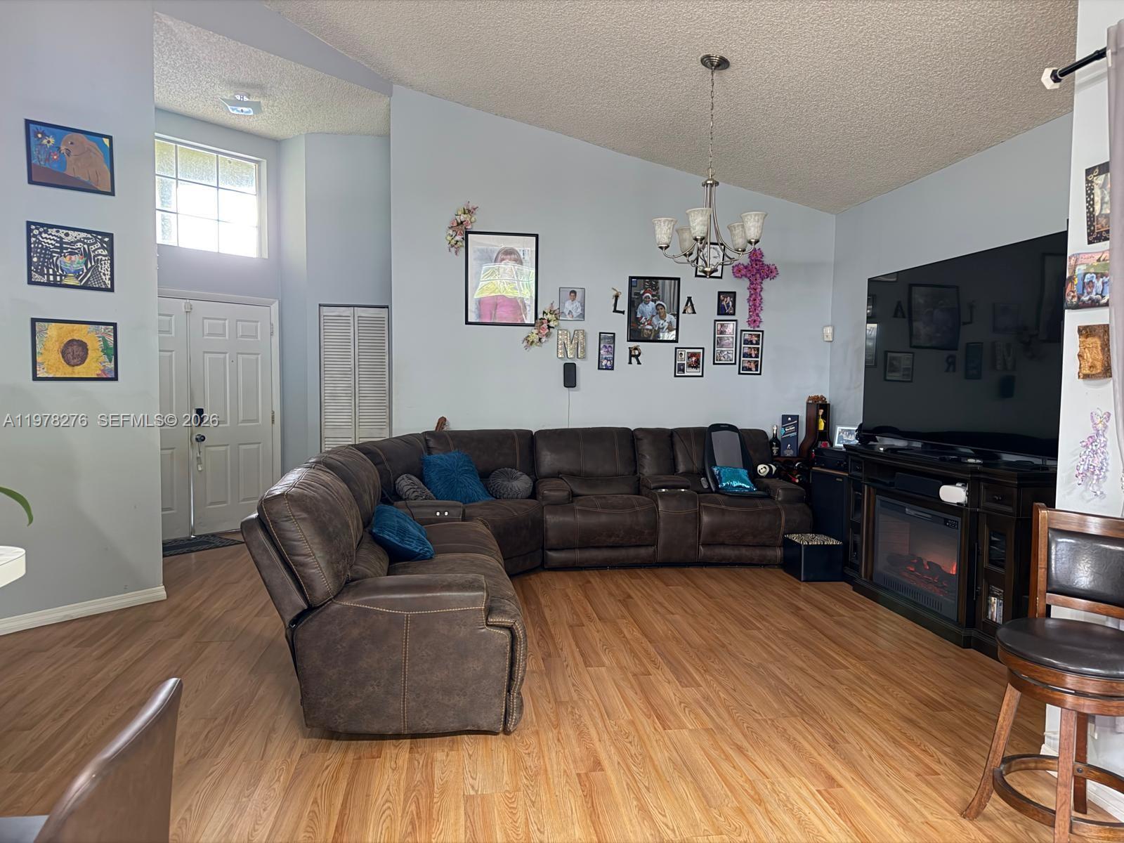 400 Somerset Way Weston, FL 33326