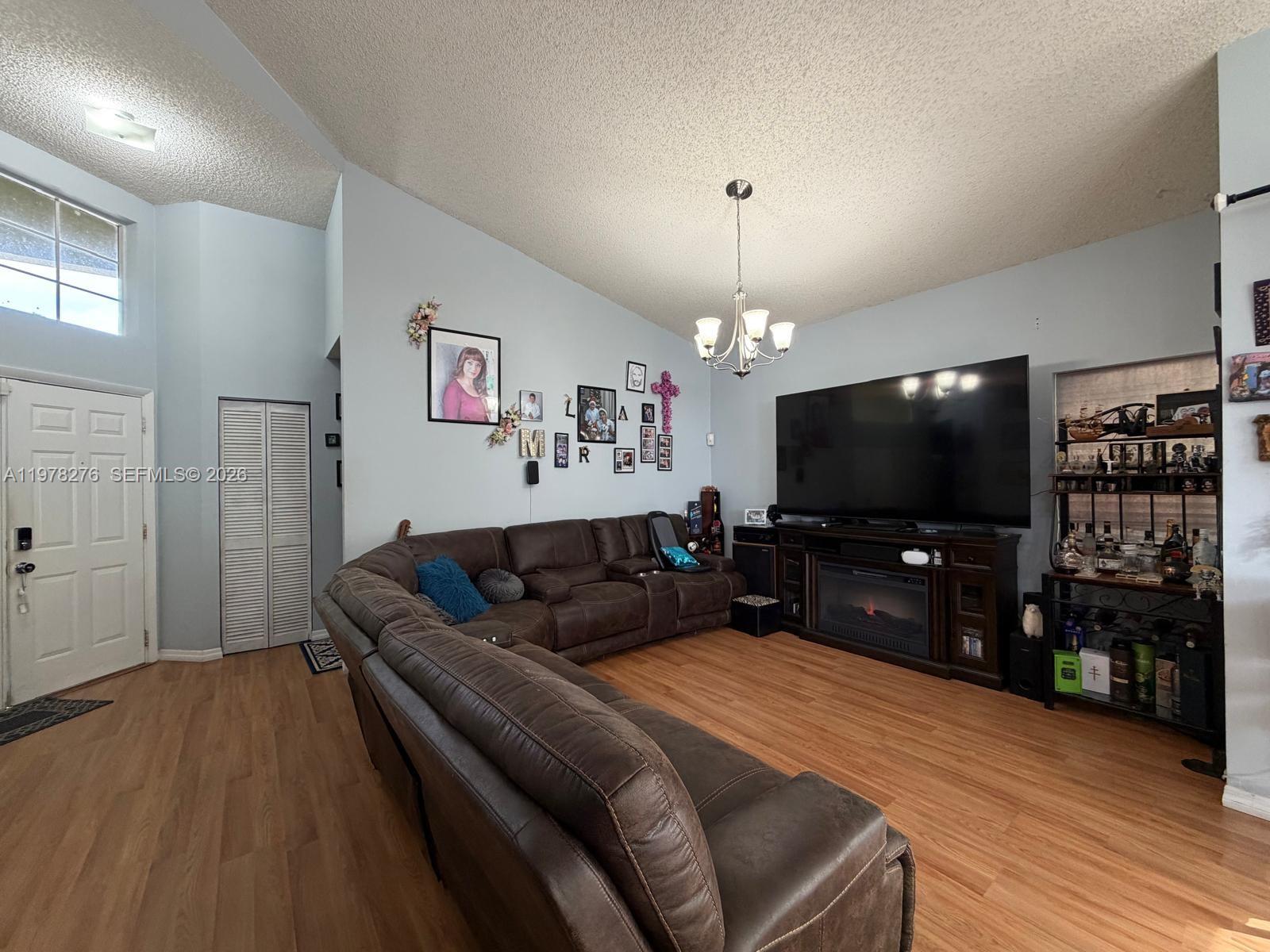 400 Somerset Way Weston, FL 33326