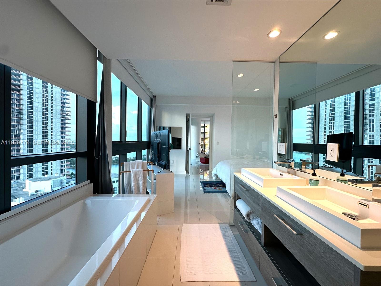 650 NE 32nd St #2108 Miami, FL 33137