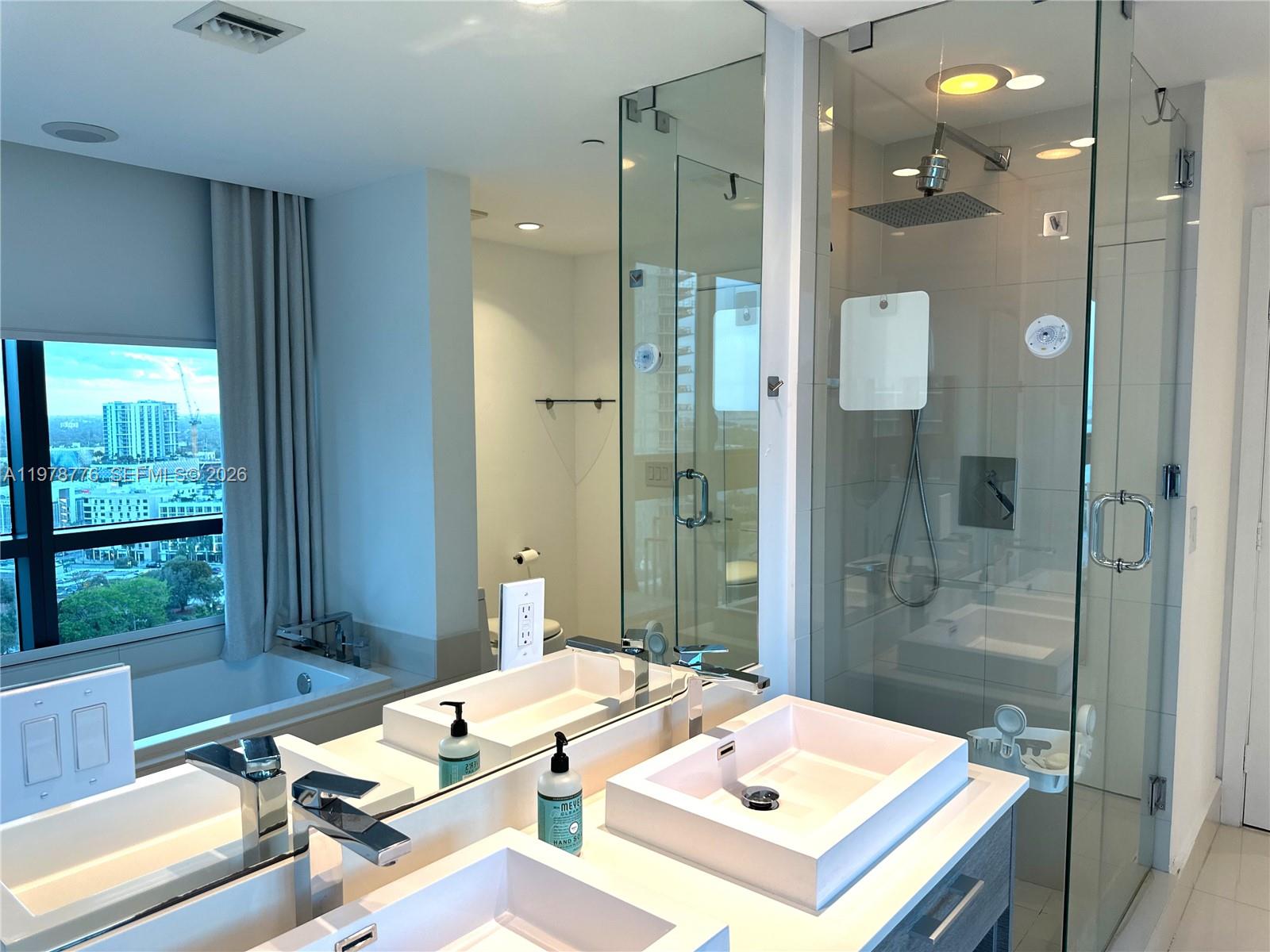 650 NE 32nd St #2108 Miami, FL 33137