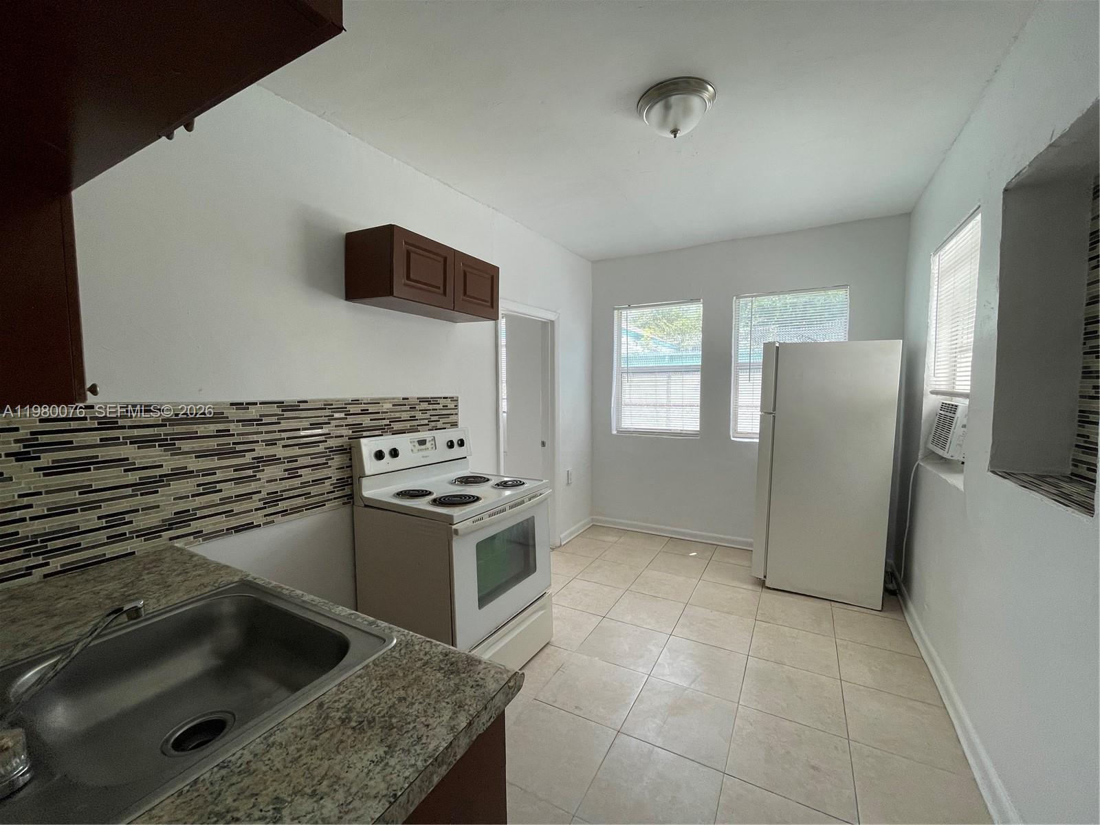 1060 NW 47th St #4