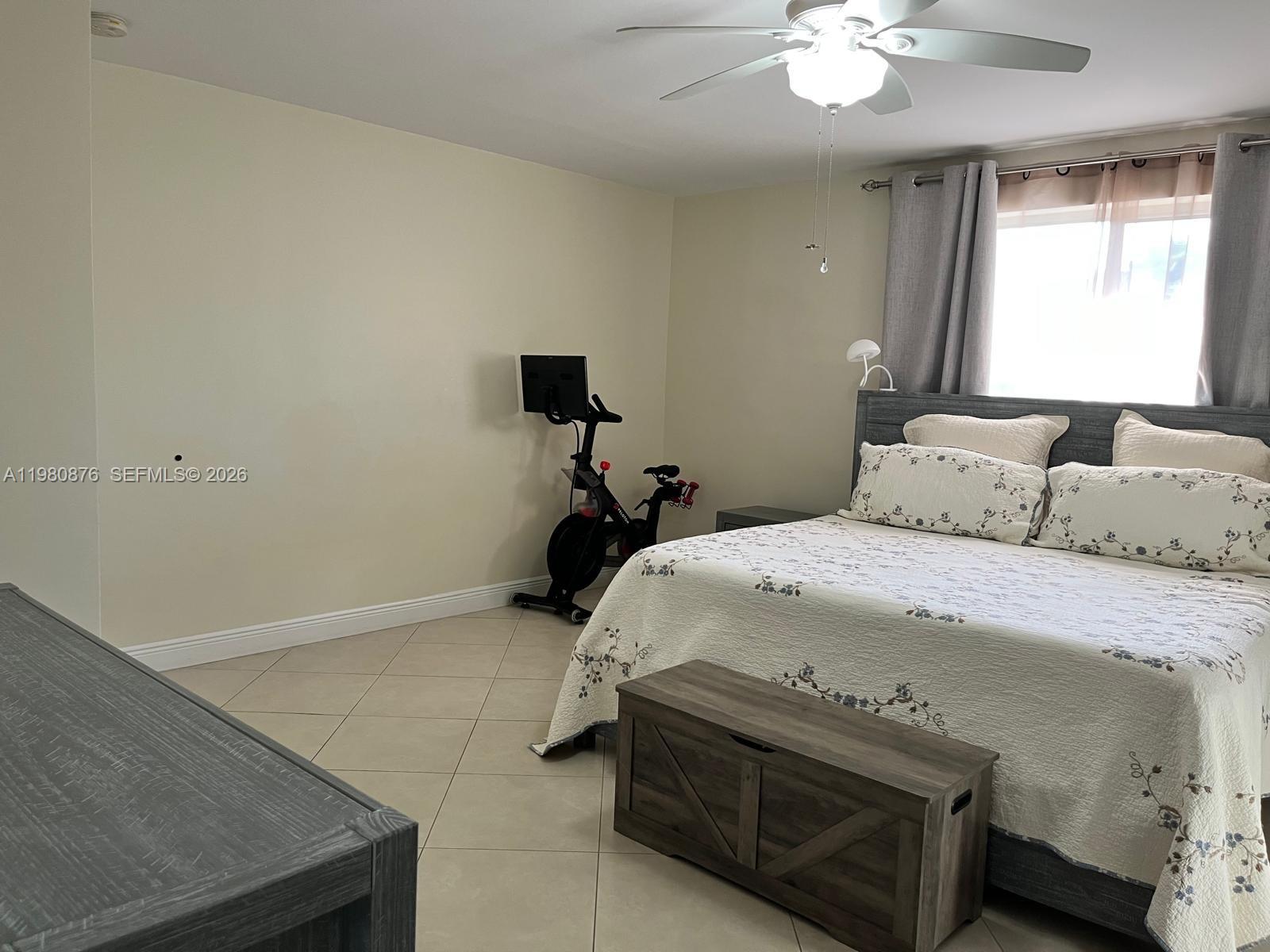 685 W 77th St Hialeah, FL 33014