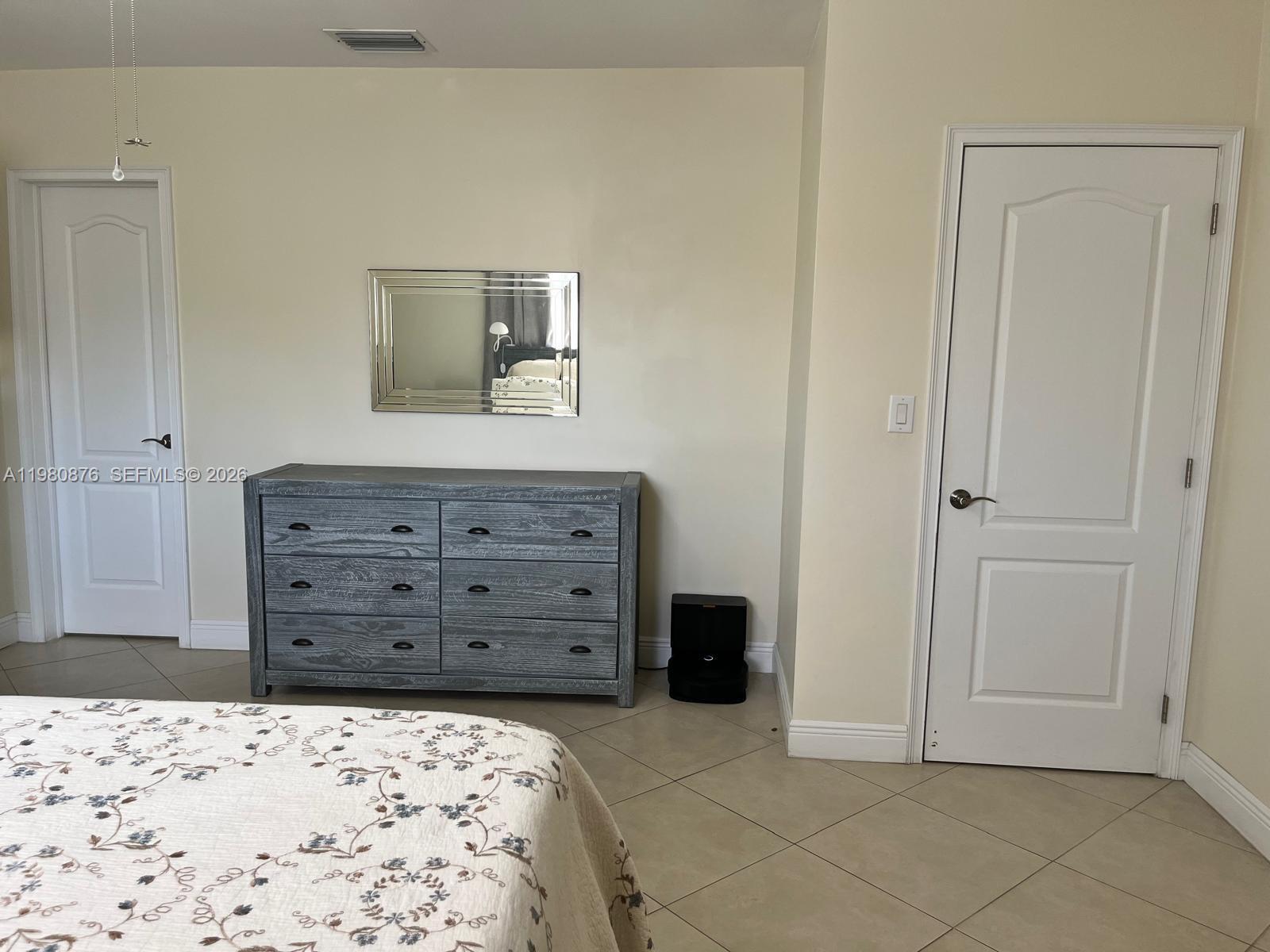 685 W 77th St Hialeah, FL 33014