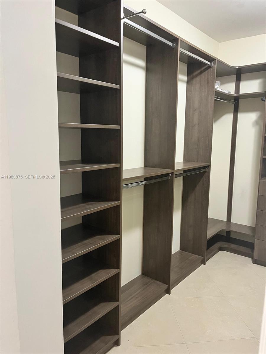 685 W 77th St Hialeah, FL 33014