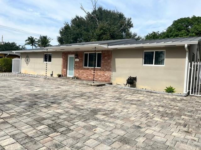 685 W 77th St Hialeah, FL 33014