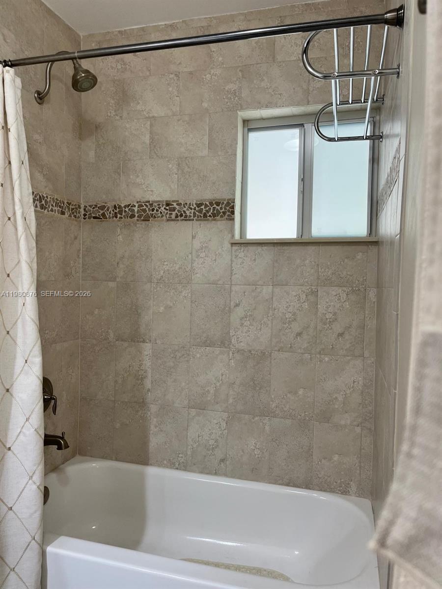 685 W 77th St Hialeah, FL 33014