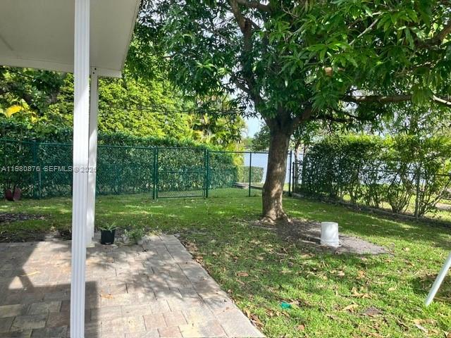 685 W 77th St Hialeah, FL 33014