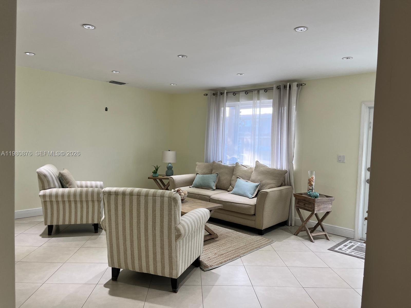 685 W 77th St Hialeah, FL 33014