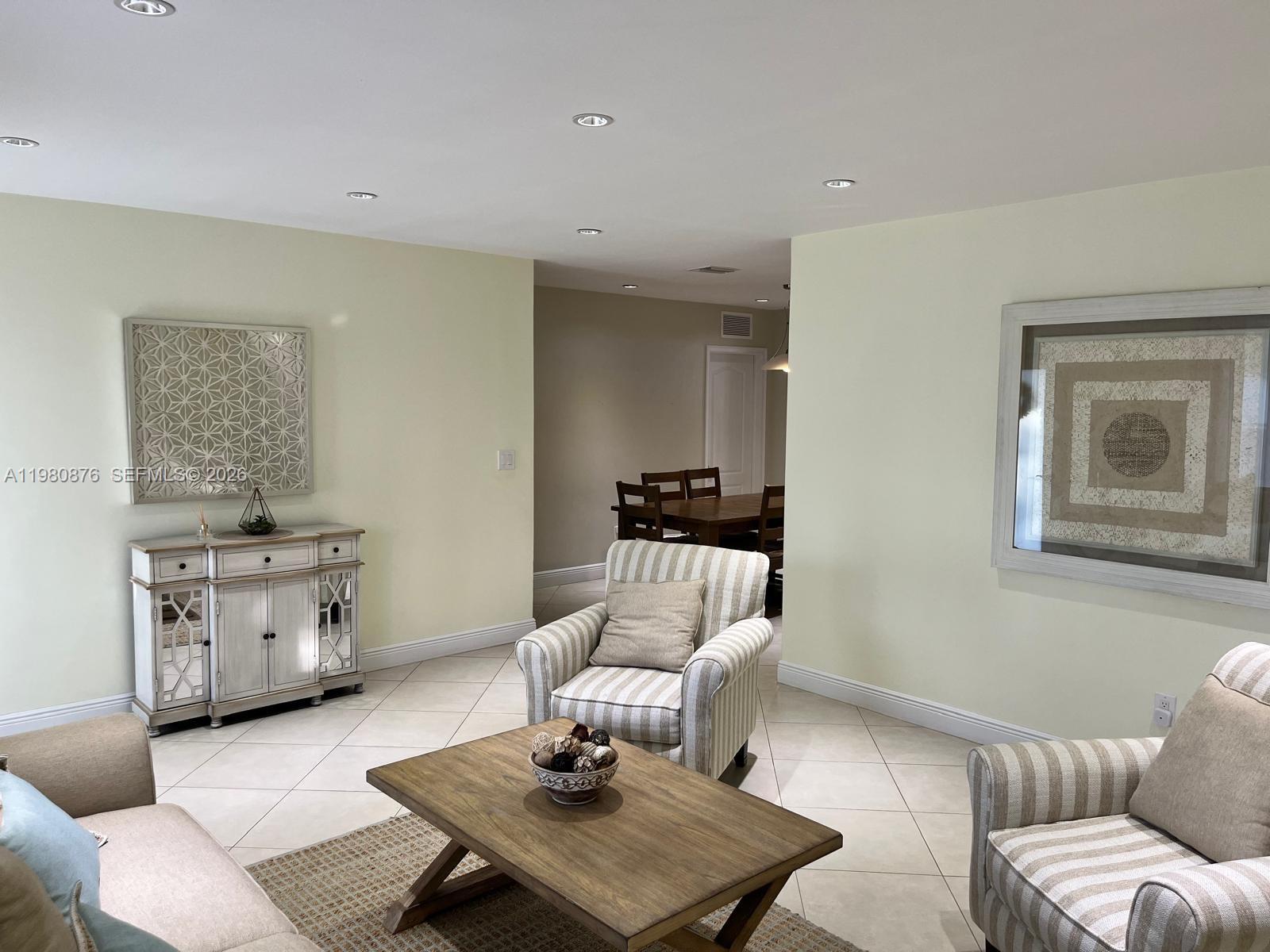 685 W 77th St Hialeah, FL 33014