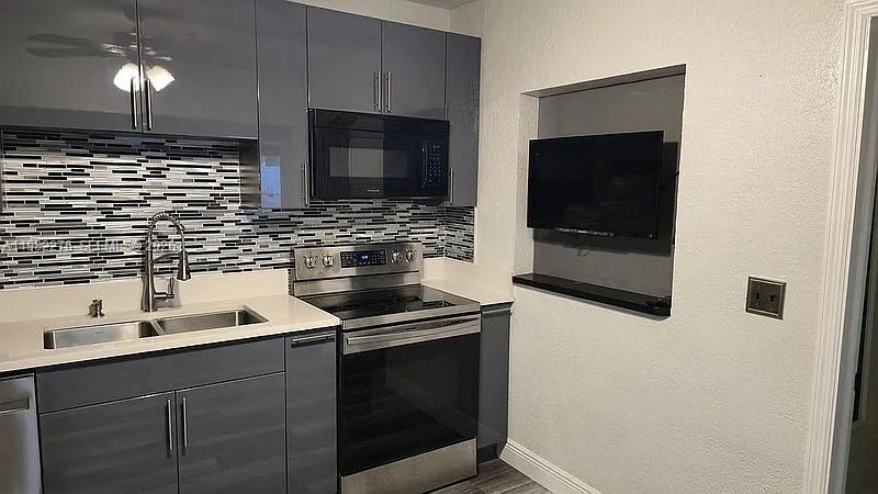 521 E Evanston Cir Fort Lauderdale, FL 33312