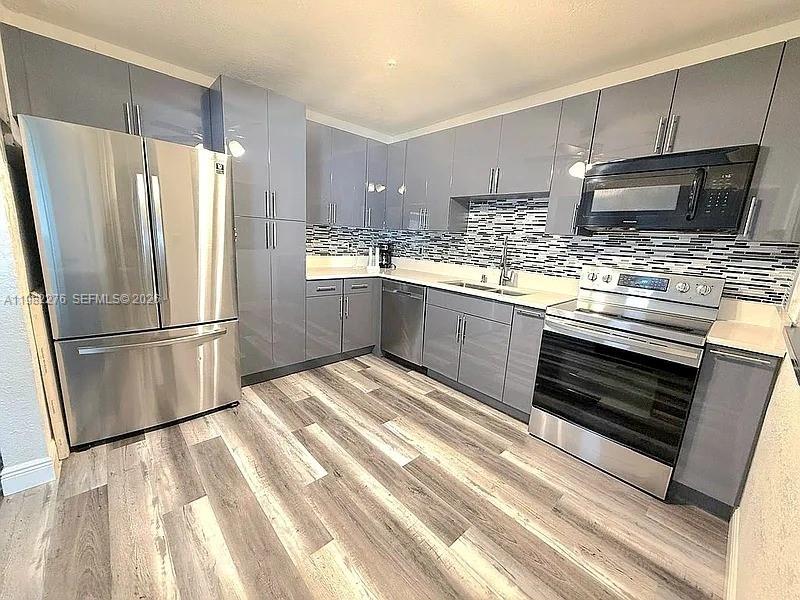 521 E Evanston Cir Fort Lauderdale, FL 33312