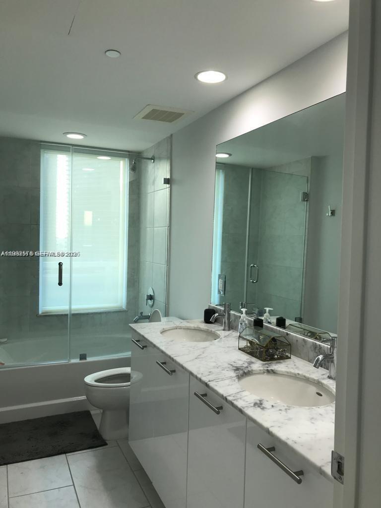 950 Brickell Bay Dr #2001 Miami, FL 33131