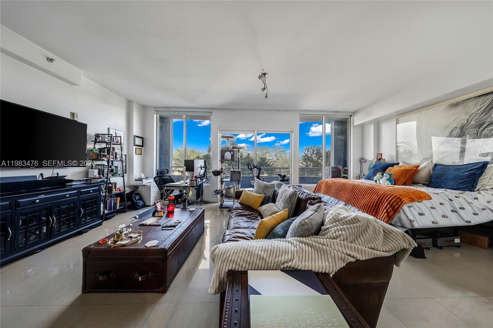 3250 Grand Ave #303 Miami, FL 33133