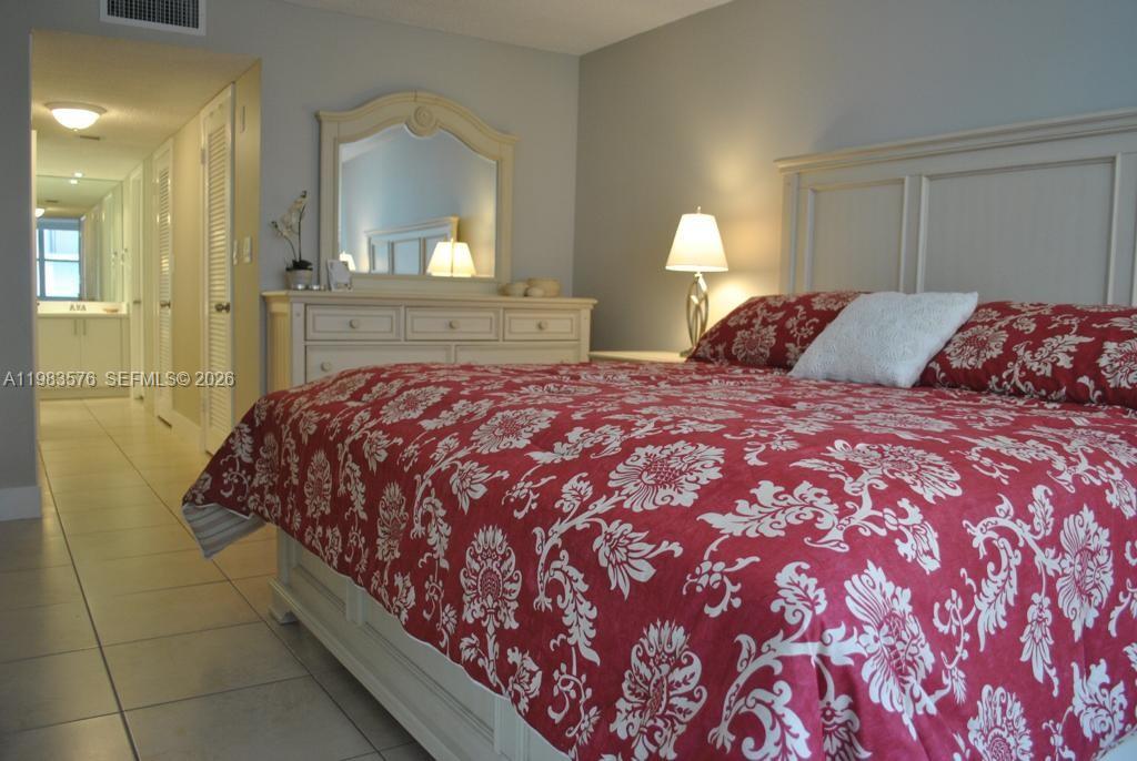 6039 Collins Ave #1006 Miami Beach, FL 33140