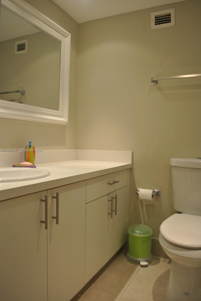 6039 Collins Ave #1006 Miami Beach, FL 33140