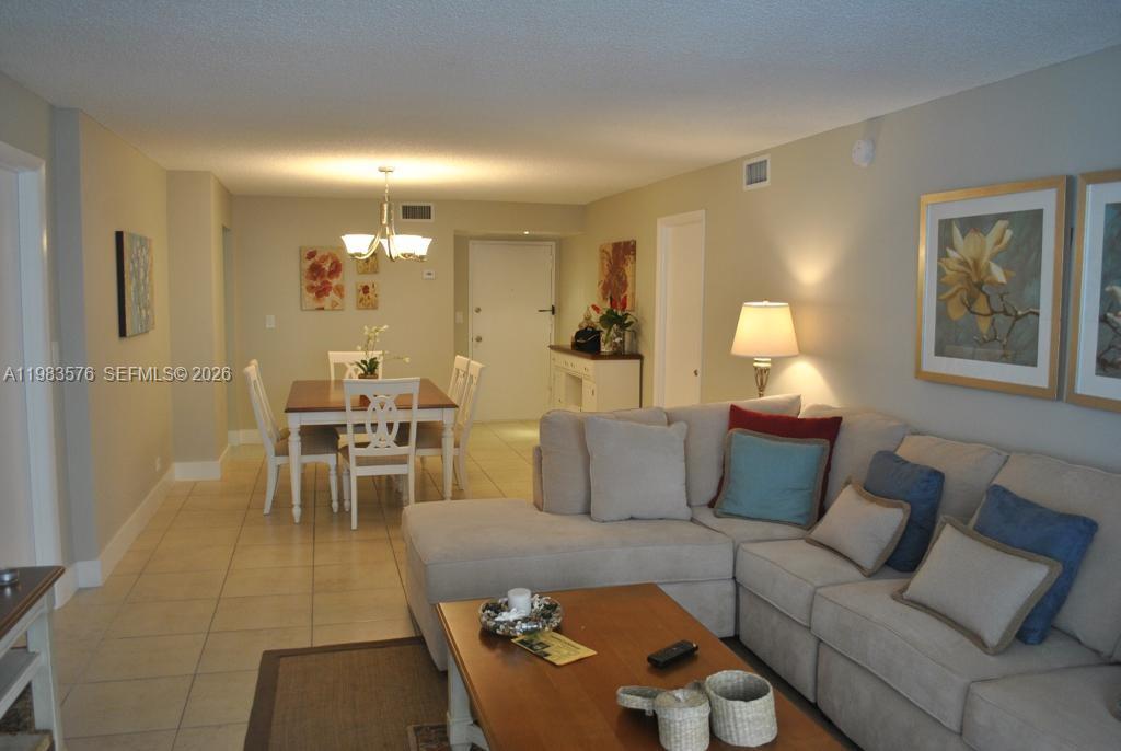 6039 Collins Ave #1006 Miami Beach, FL 33140