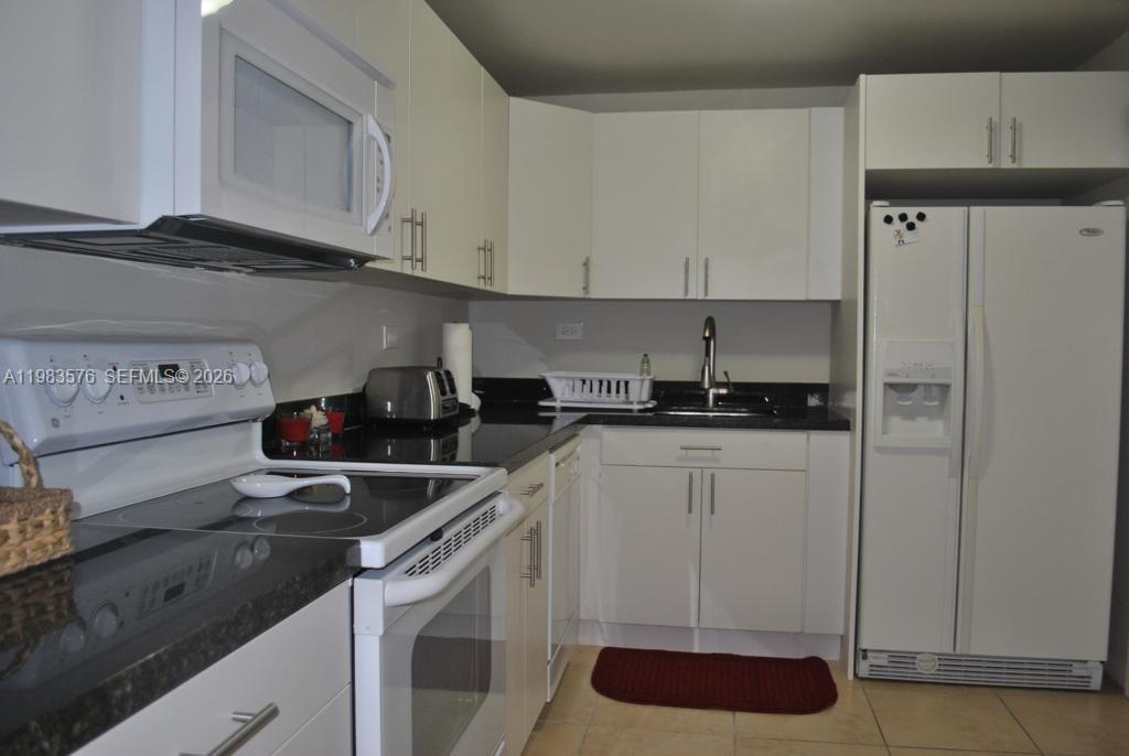 6039 Collins Ave #1006 Miami Beach, FL 33140