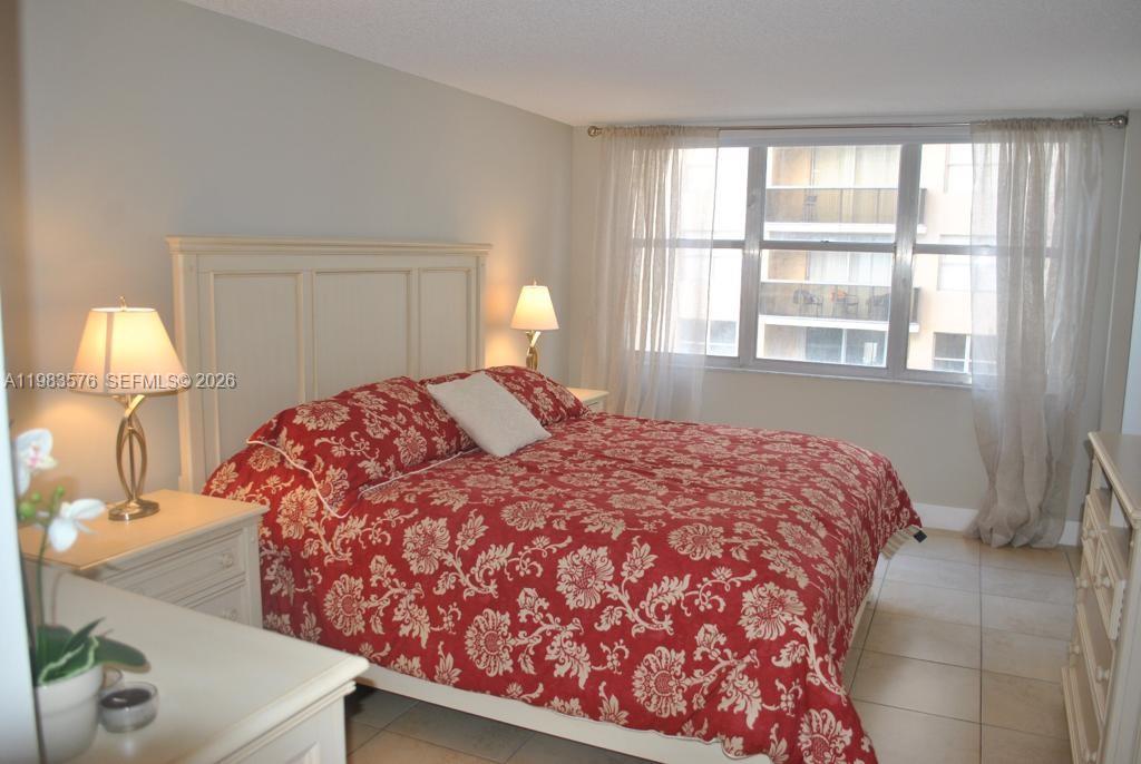 6039 Collins Ave #1006 Miami Beach, FL 33140