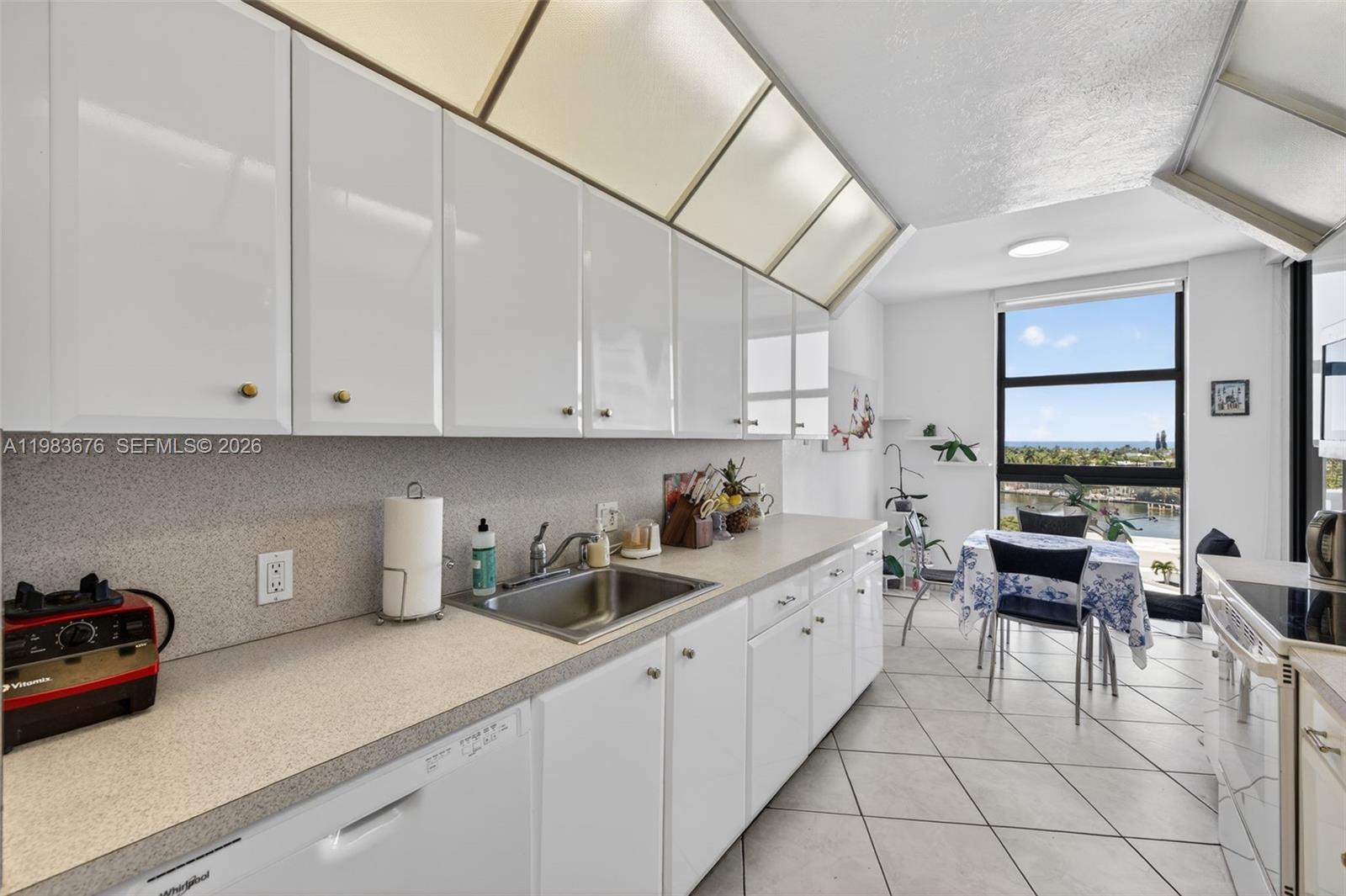 image Hamptons West16