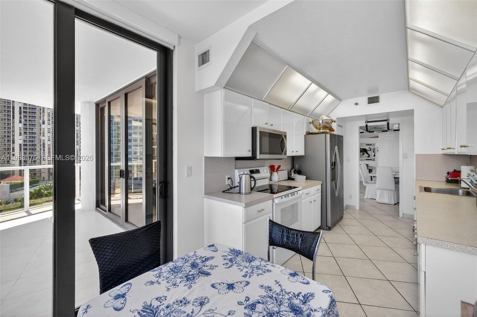 image Hamptons West21