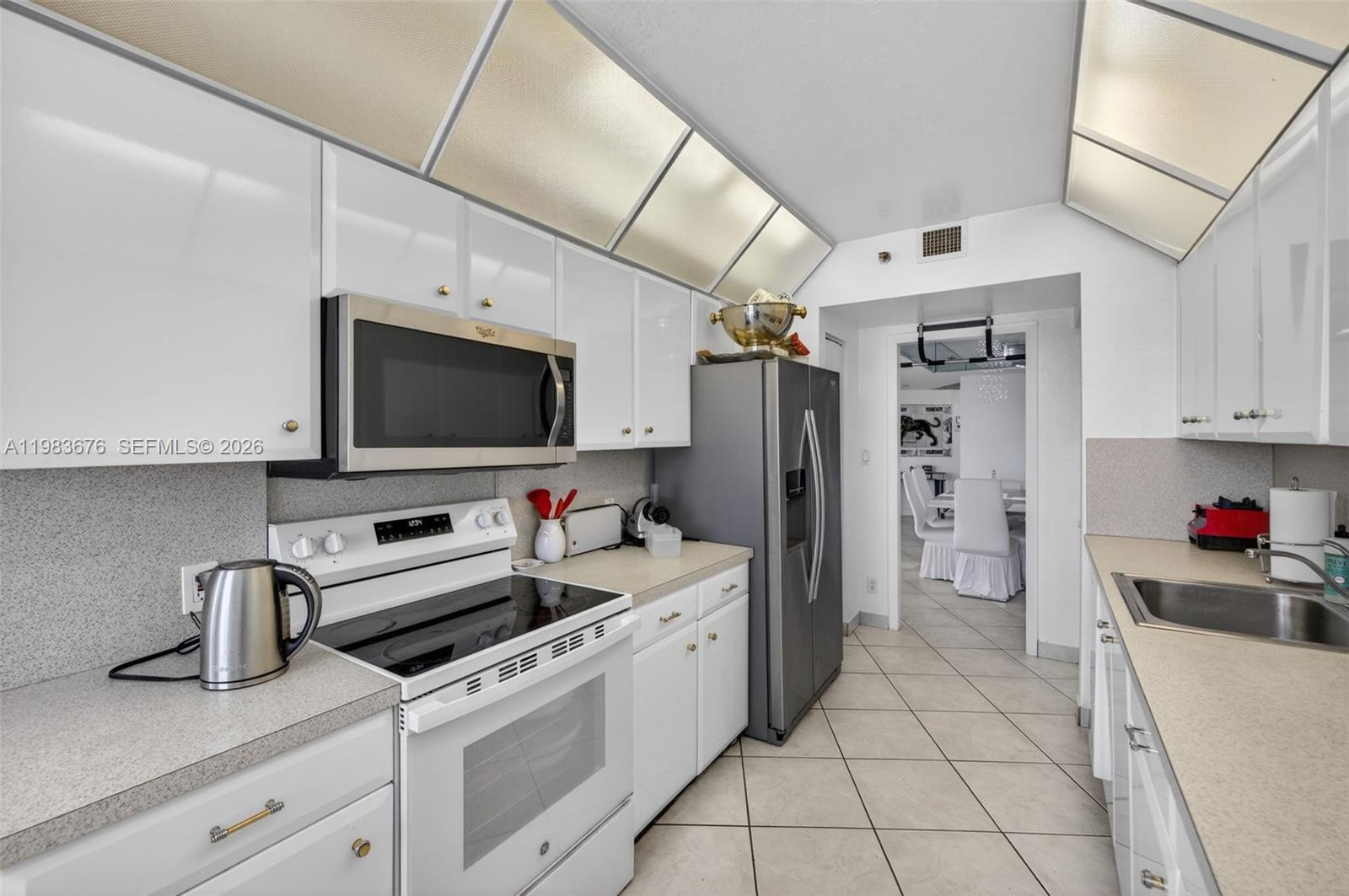 image Hamptons West23