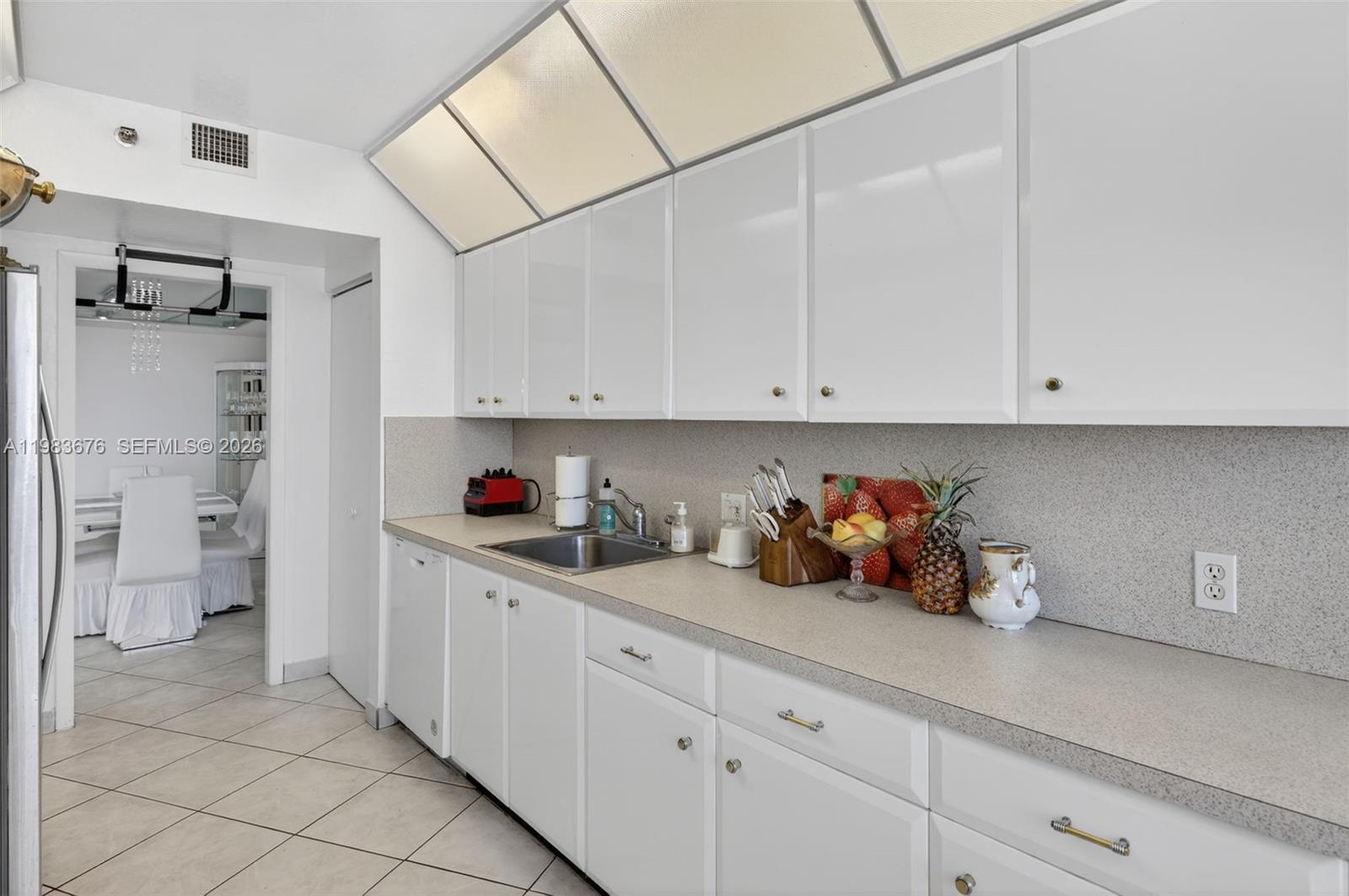 image Hamptons West24