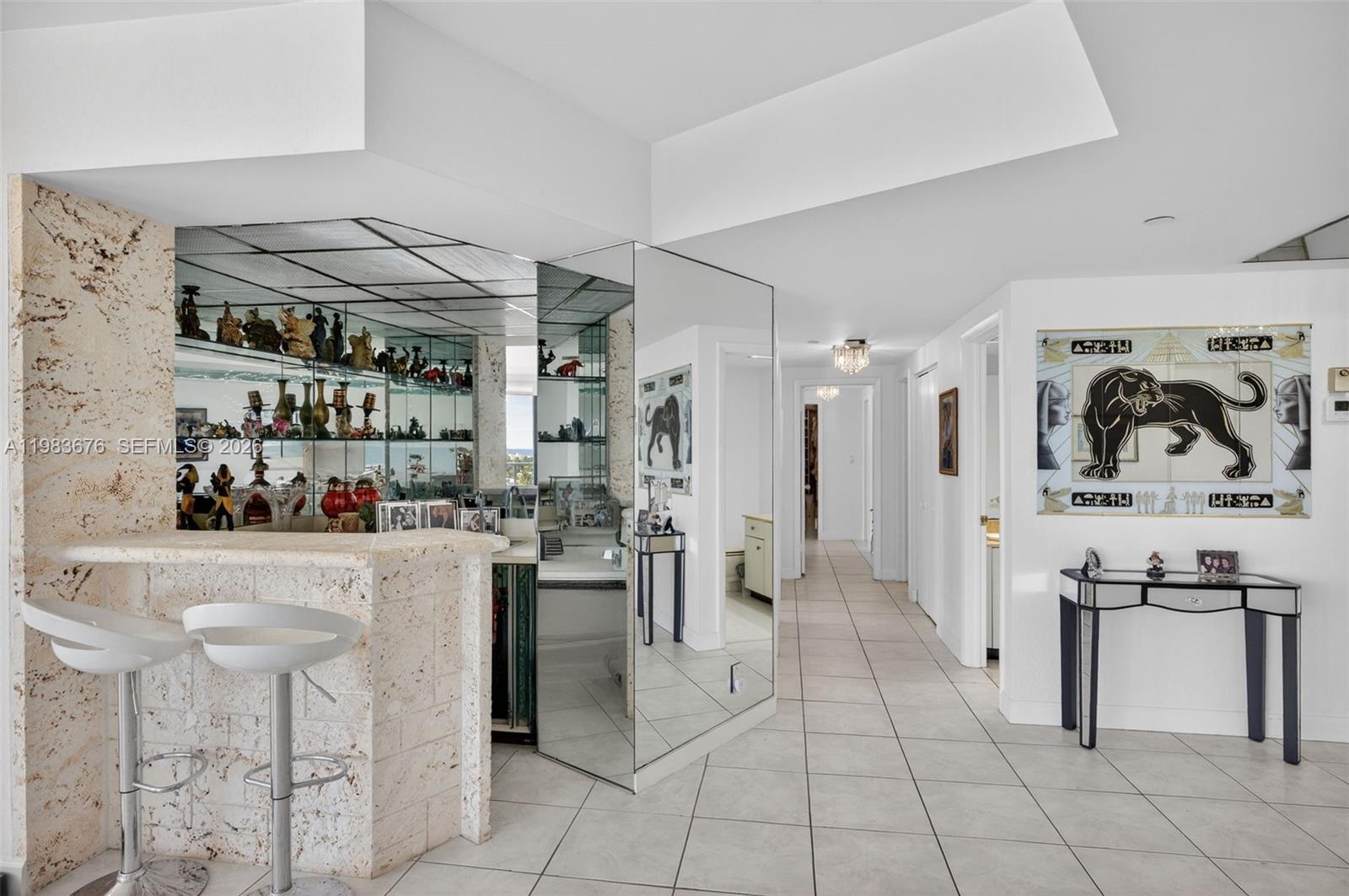 image Hamptons West25