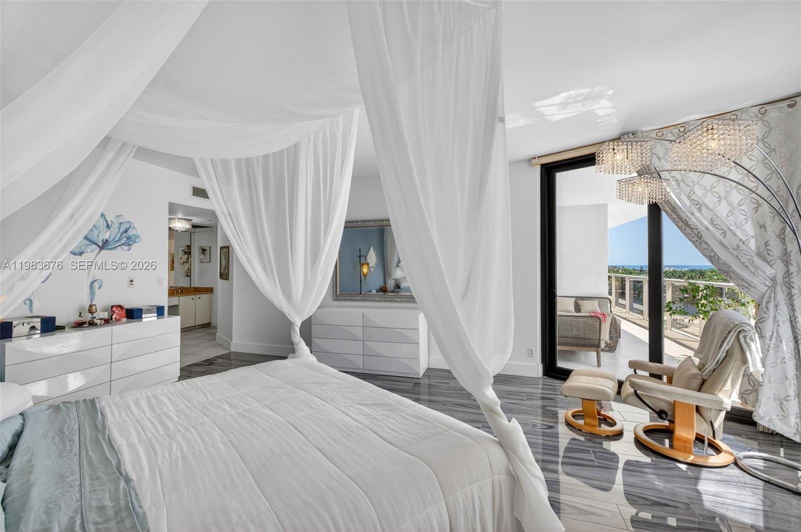 image Hamptons West30