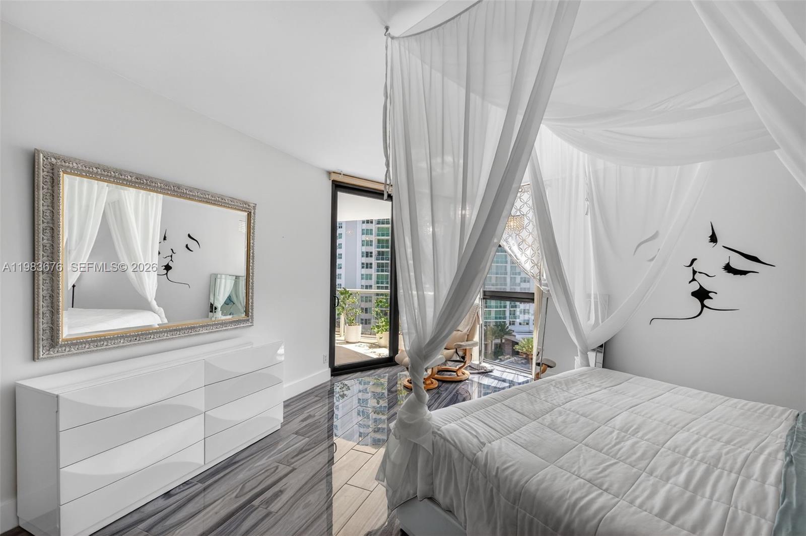 image Hamptons West32