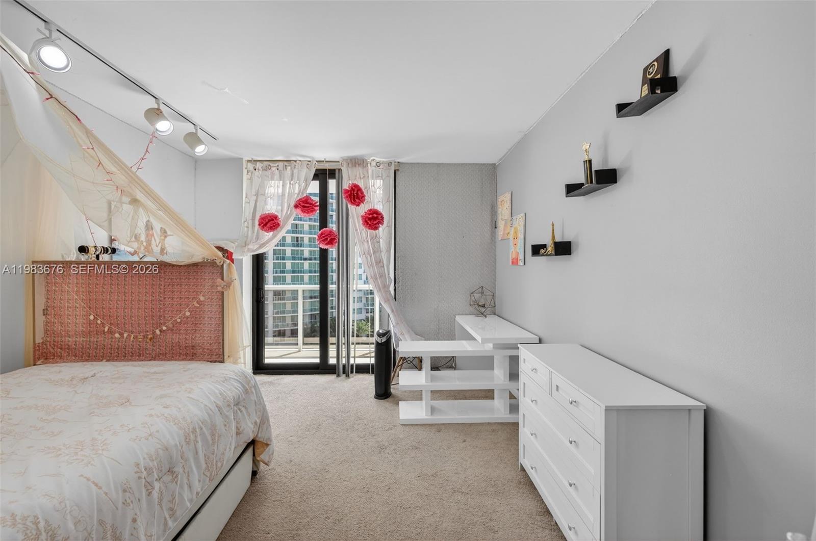 image Hamptons West43