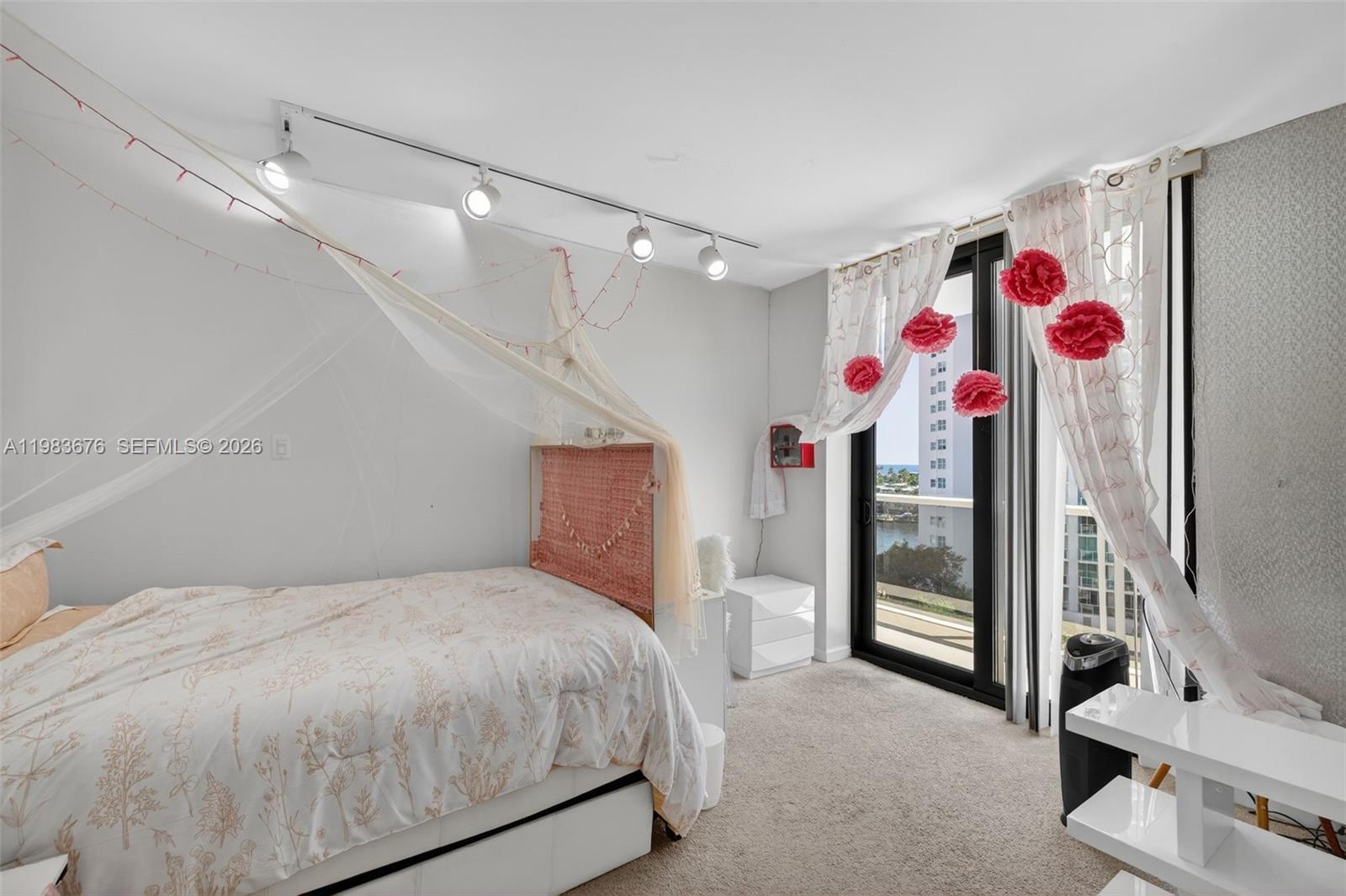 image Hamptons West44