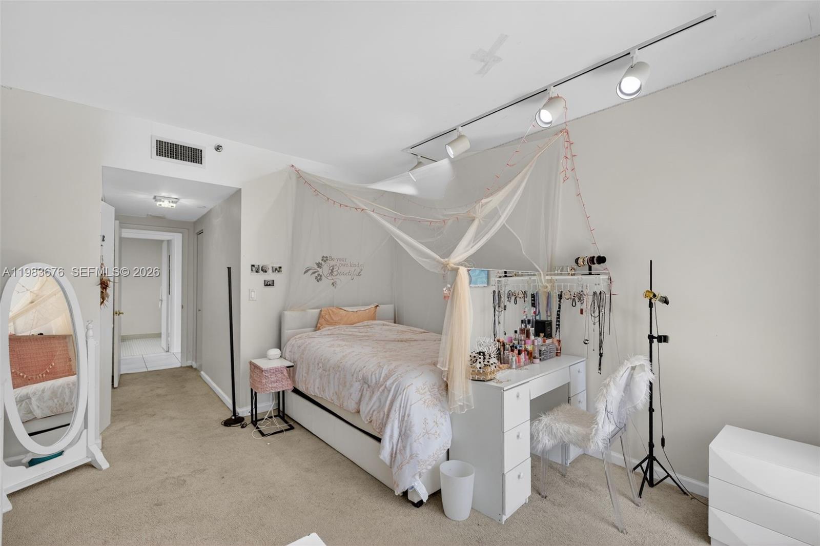 image Hamptons West45