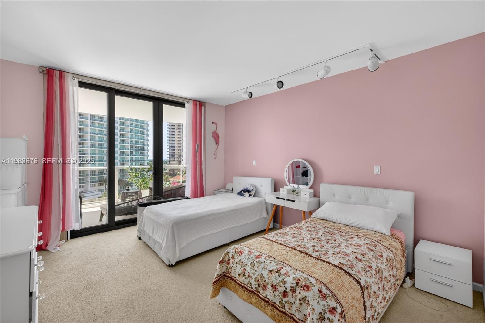 image Hamptons West51