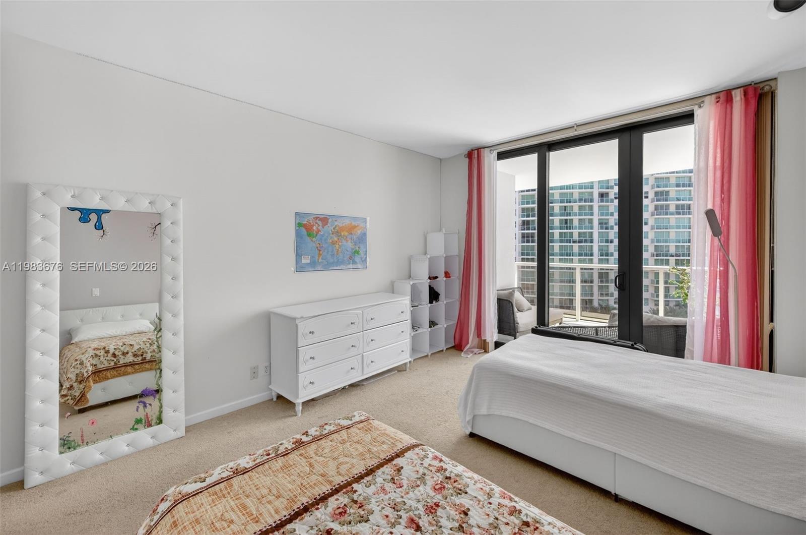 image Hamptons West52