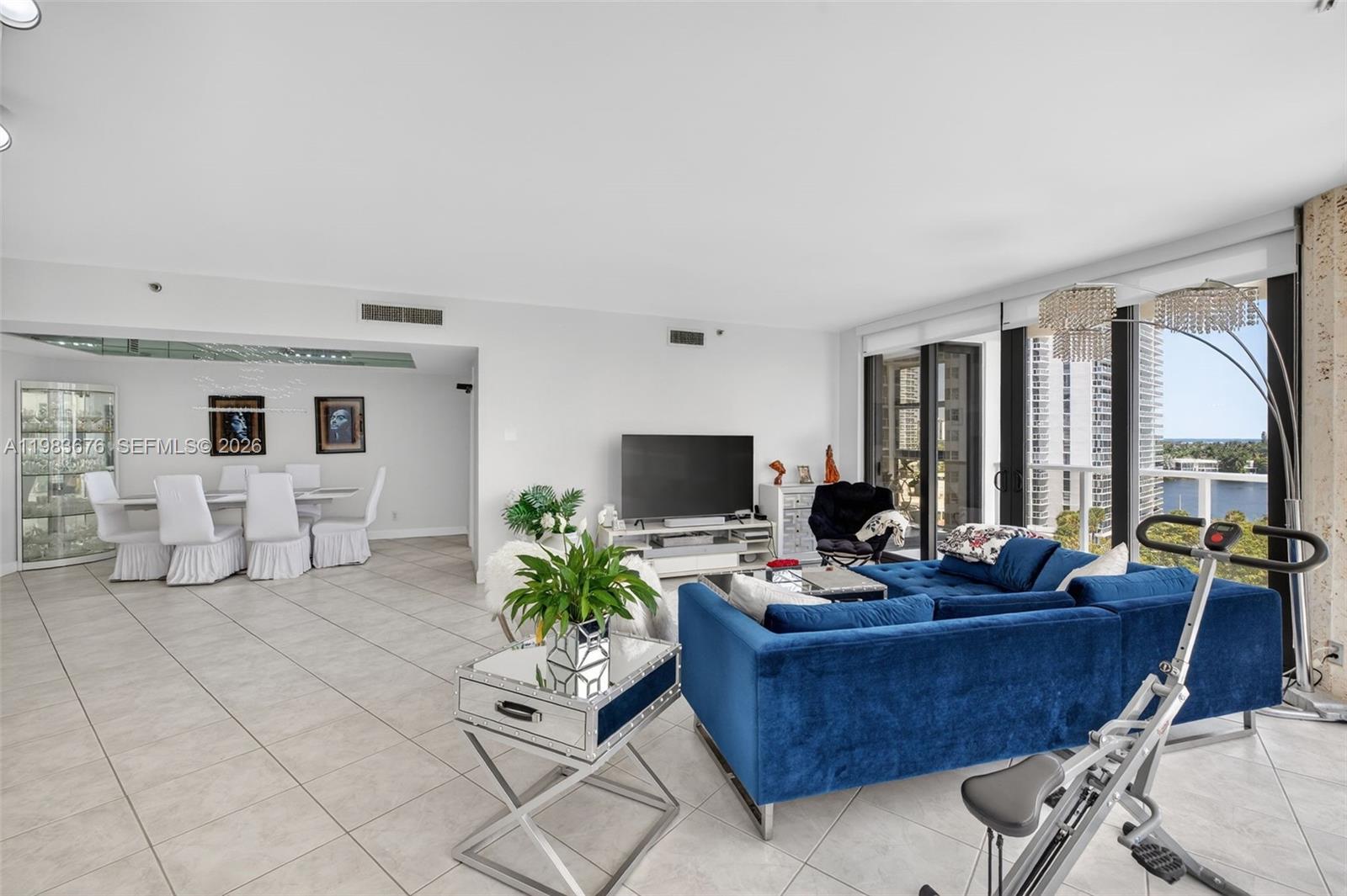 image Hamptons West5