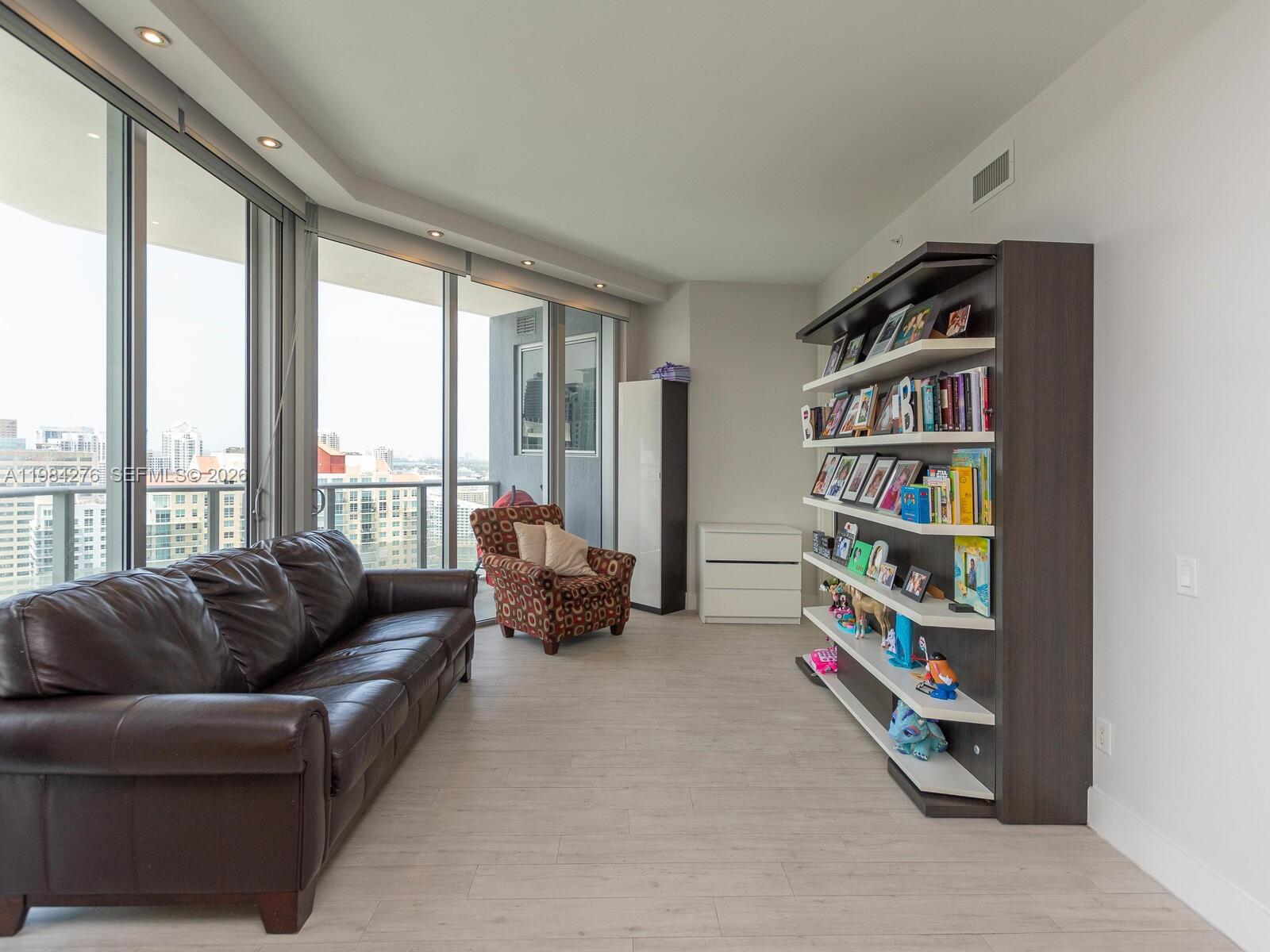 1300 Brickell Bay Dr #3804 Miami, FL 33131