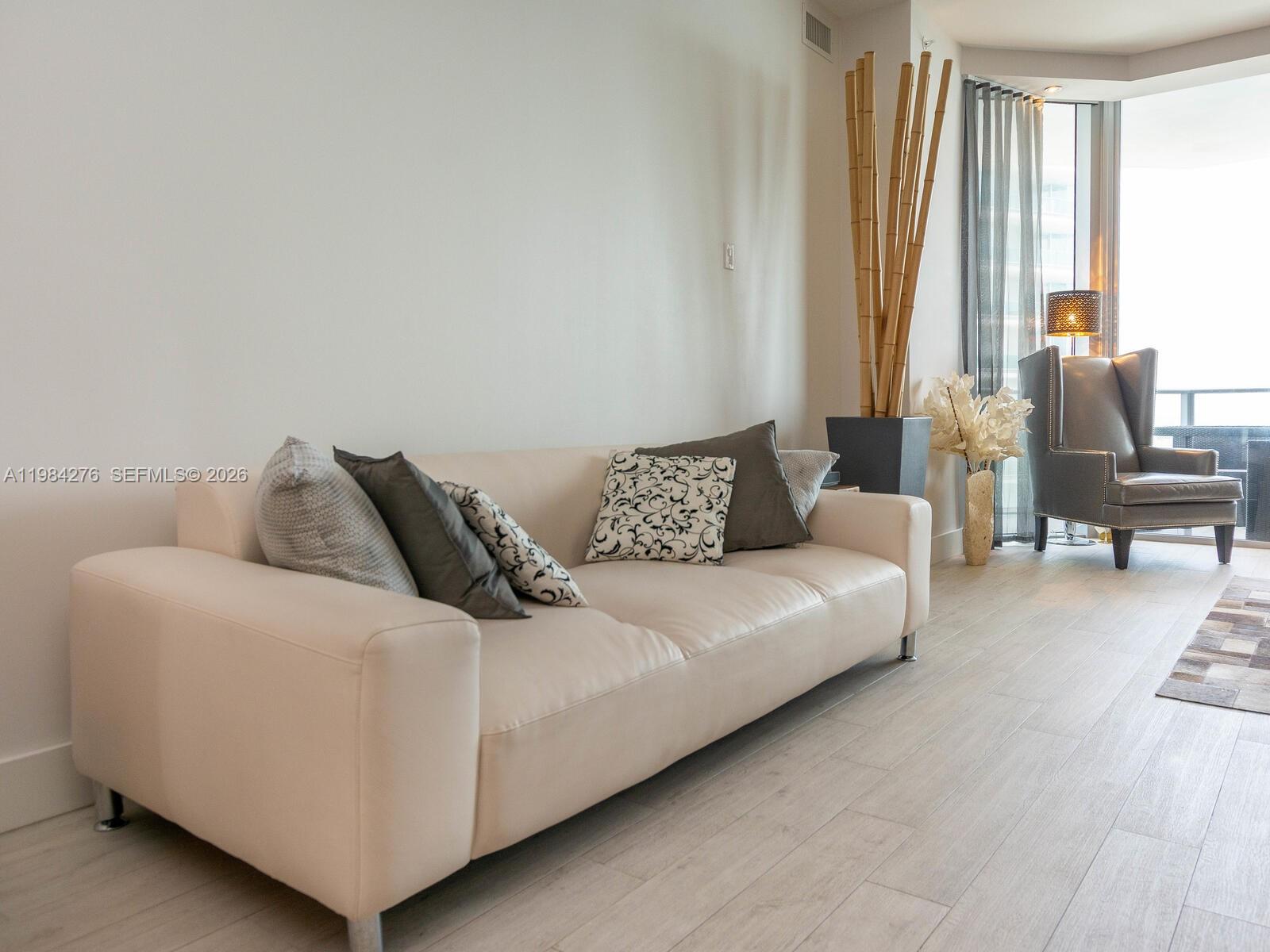 1300 Brickell Bay Dr #3804 Miami, FL 33131