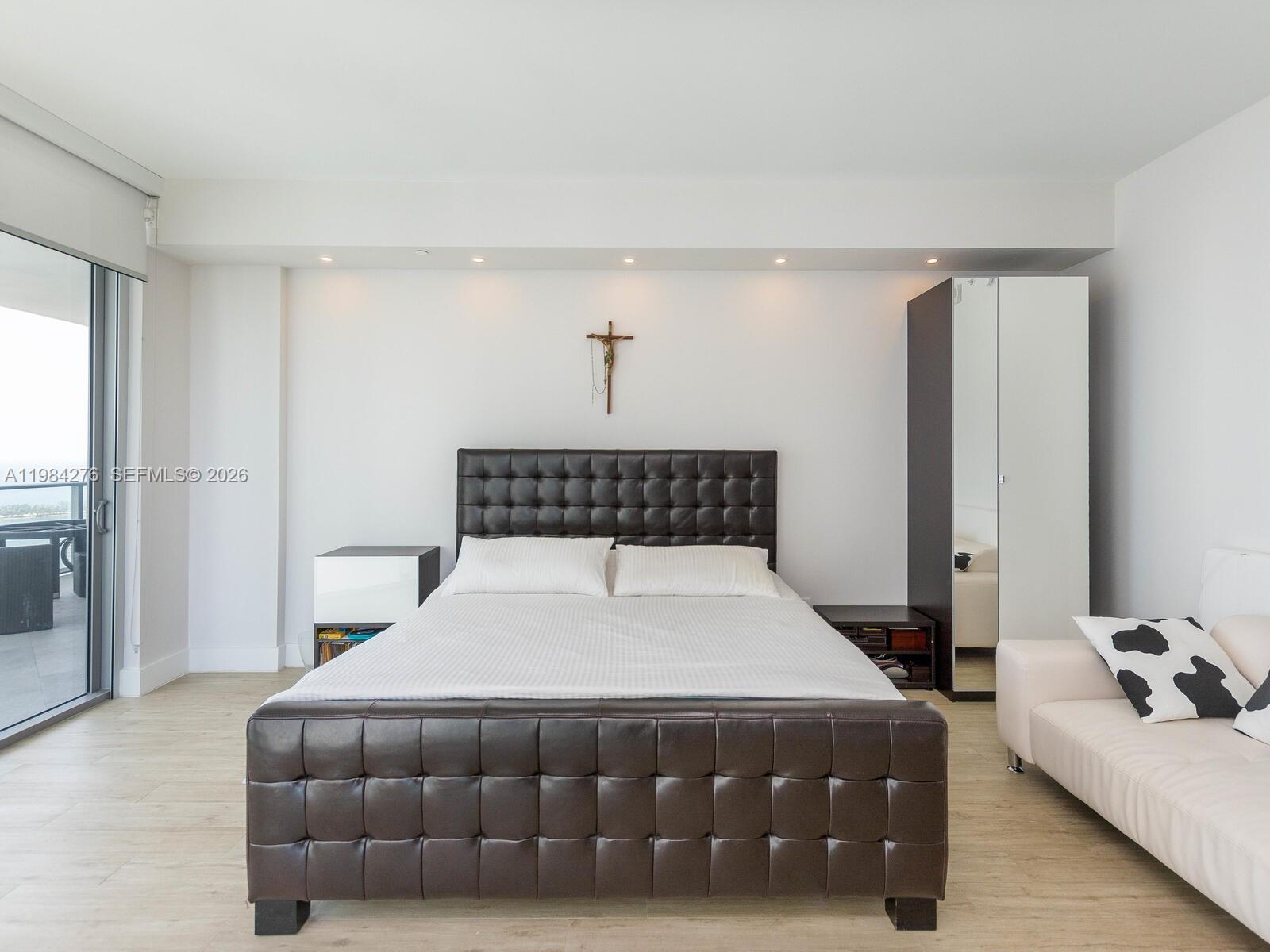 1300 Brickell Bay Dr #3804 Miami, FL 33131