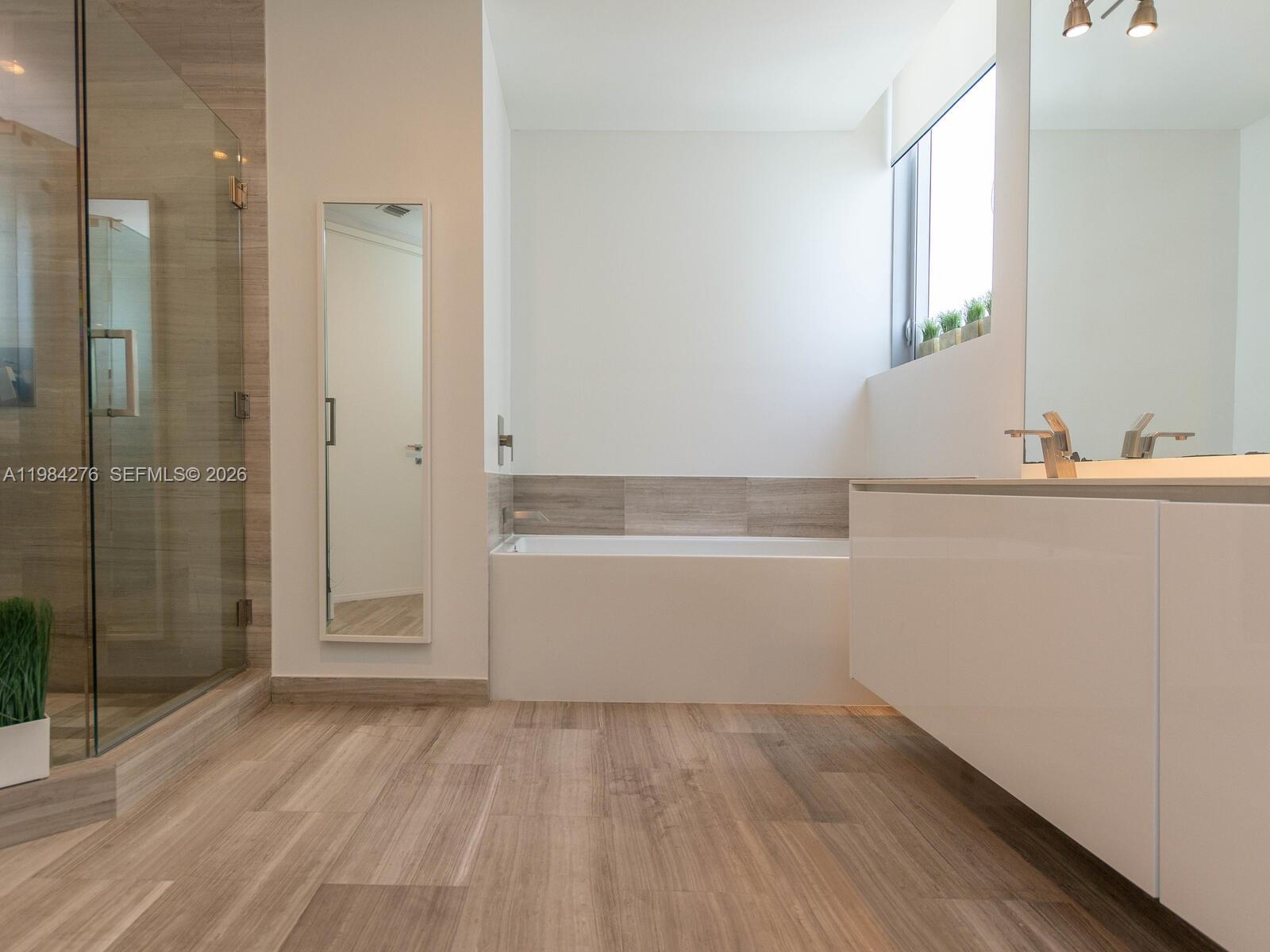 1300 Brickell Bay Dr #3804 Miami, FL 33131