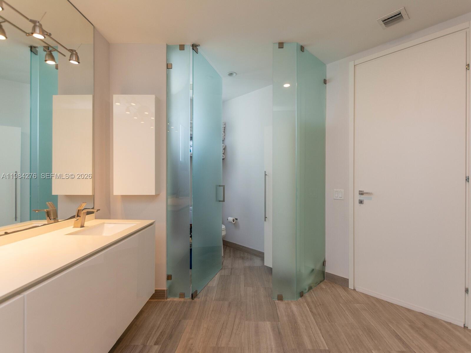 1300 Brickell Bay Dr #3804 Miami, FL 33131