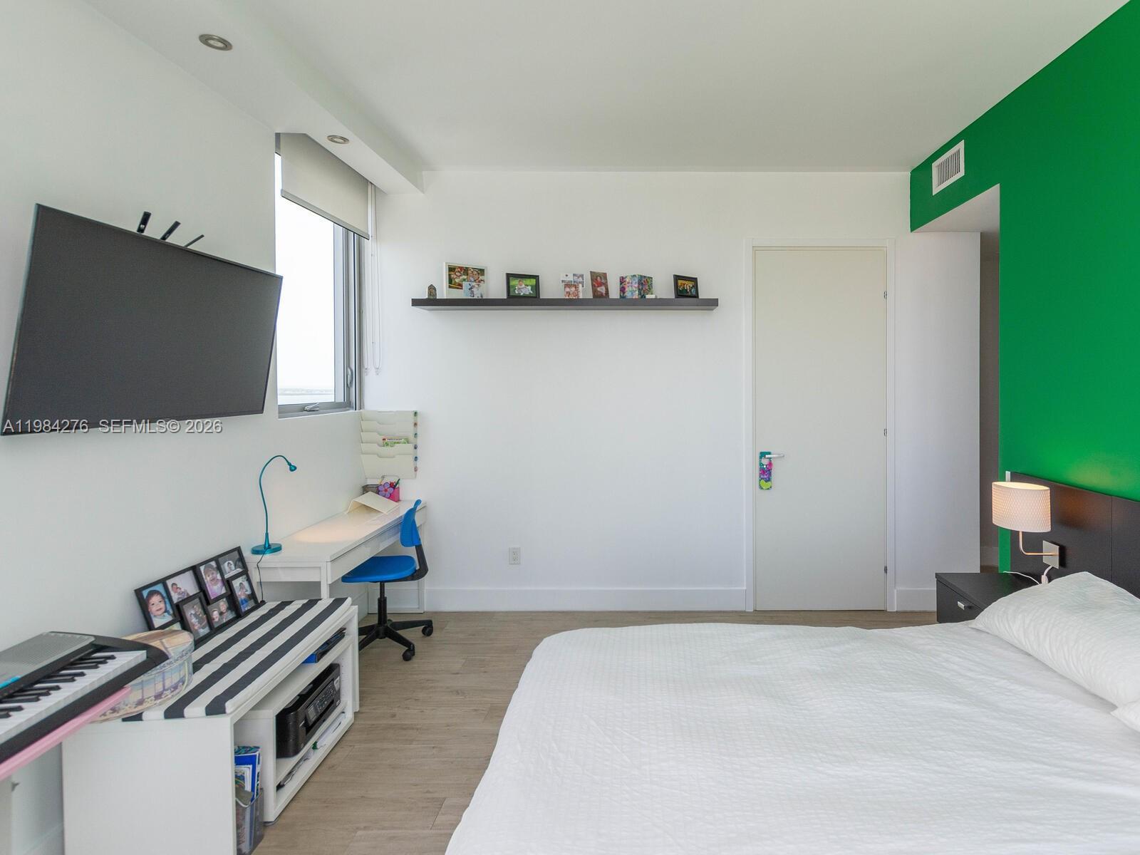 1300 Brickell Bay Dr #3804 Miami, FL 33131