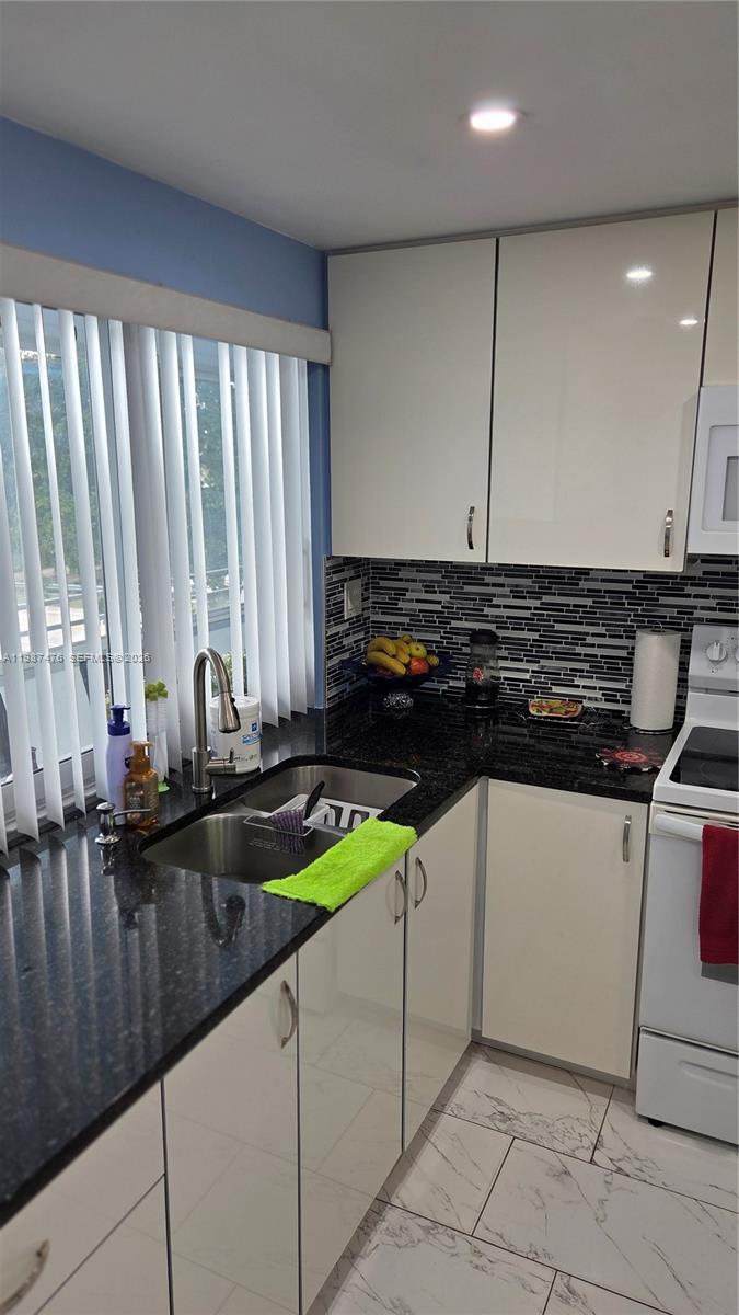 9400 Lime Bay Blvd #315 Tamarac, FL 33321