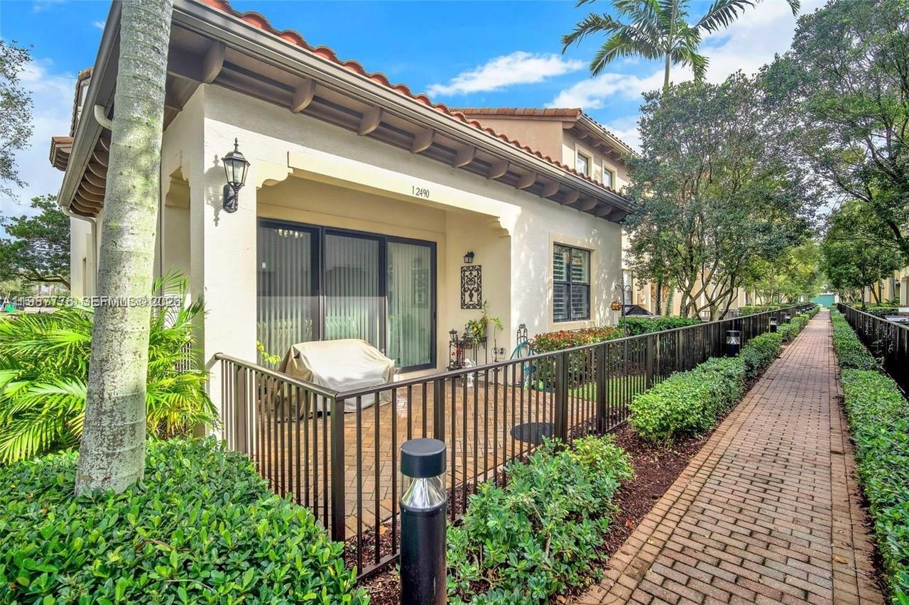 12490 NW 33rd St Sunrise, FL 33323