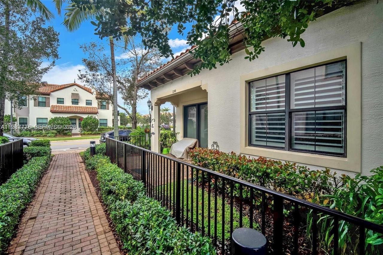 12490 NW 33rd St Sunrise, FL 33323