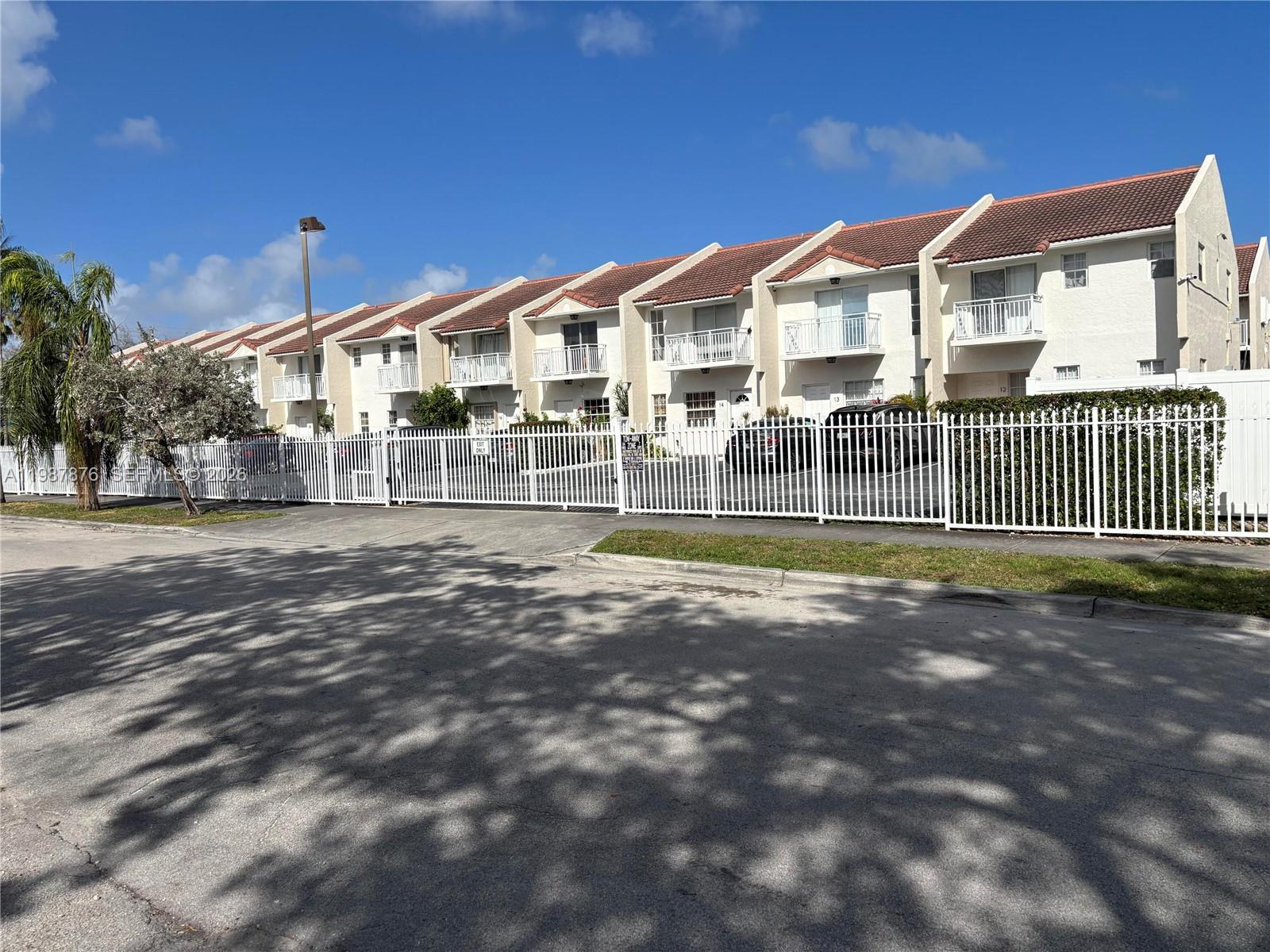 2050 NE 140th St #12