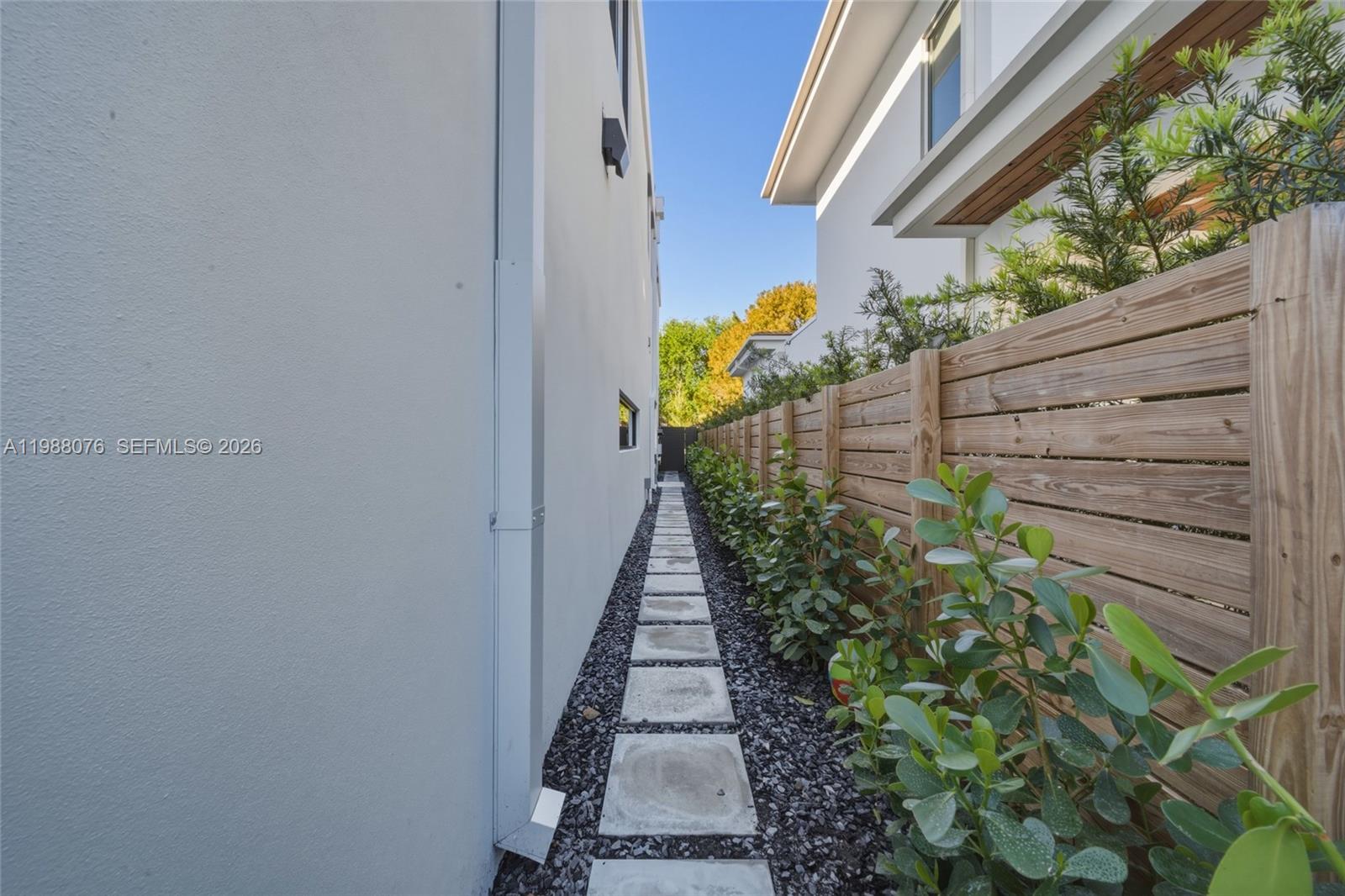 609 SW 24th Rd Miami, FL 33129