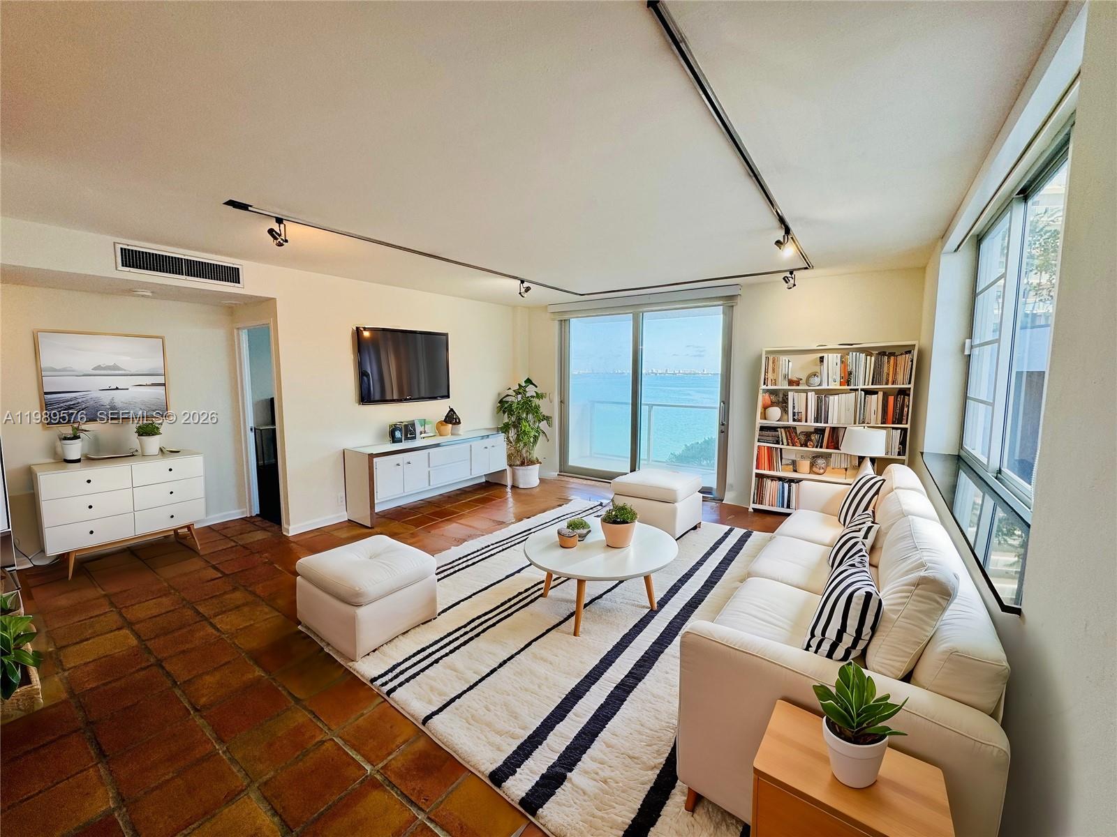 3301 NE 5th Ave #904