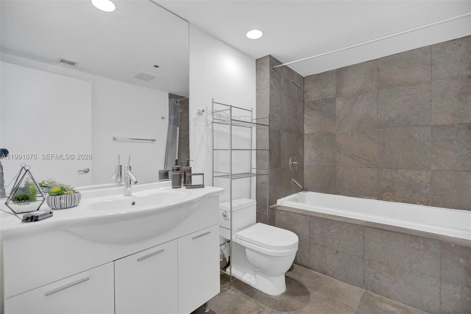 475 Brickell Ave #5010 Miami, FL 33131