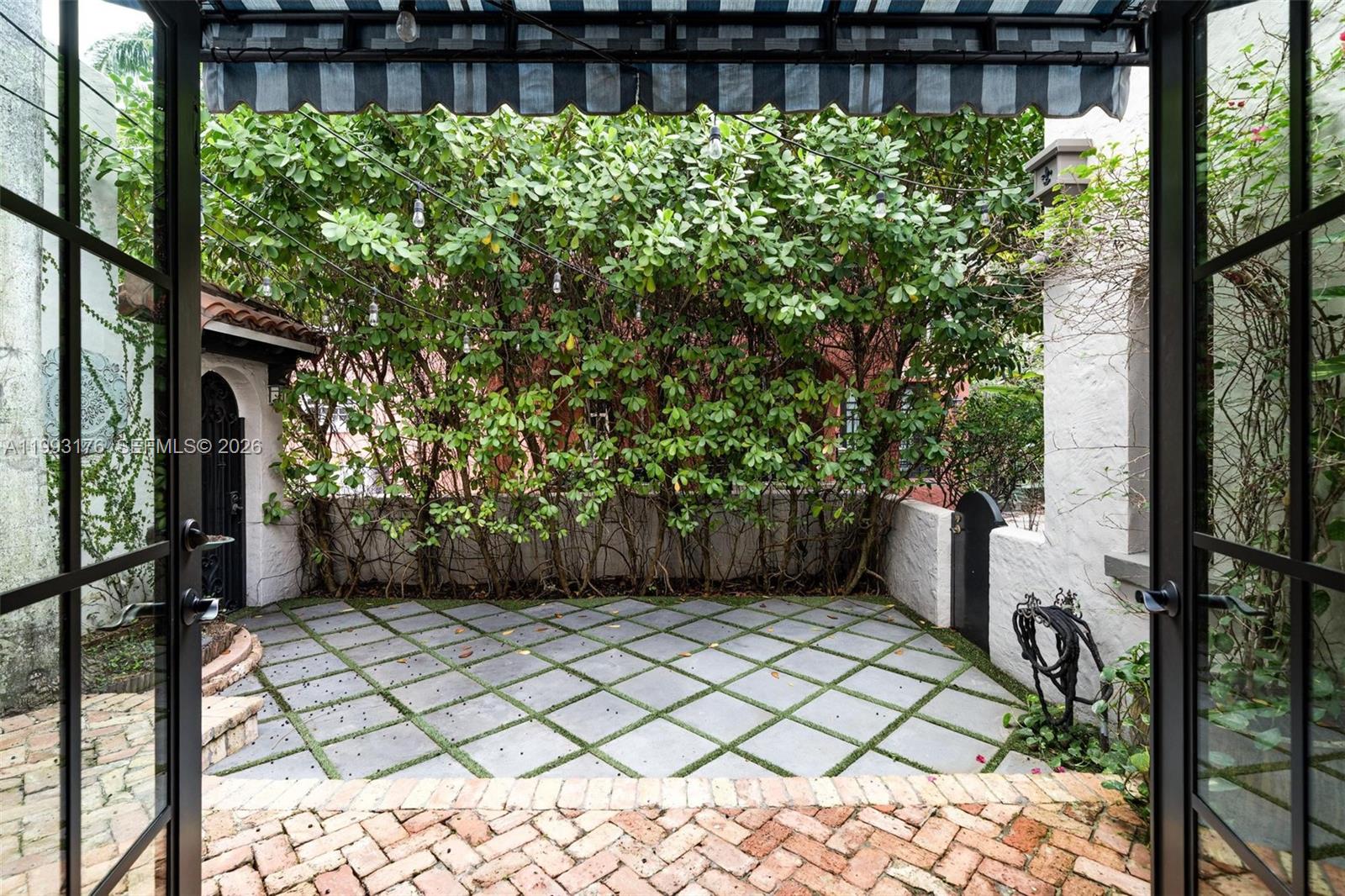 447 Giralda Ave Coral Gables, FL 33134